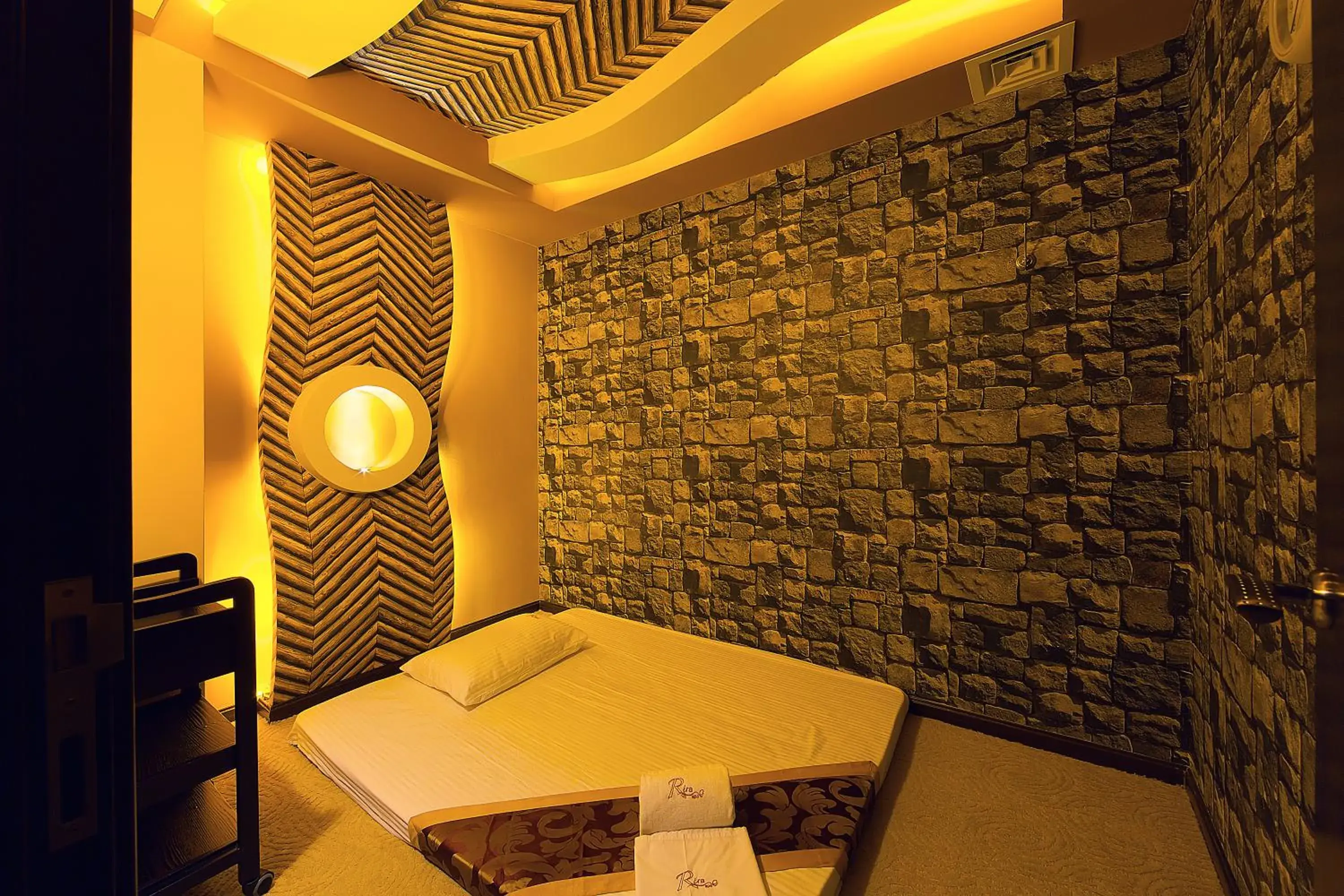 Spa and wellness centre/facilities, Bed in Lotus Grand Hotel