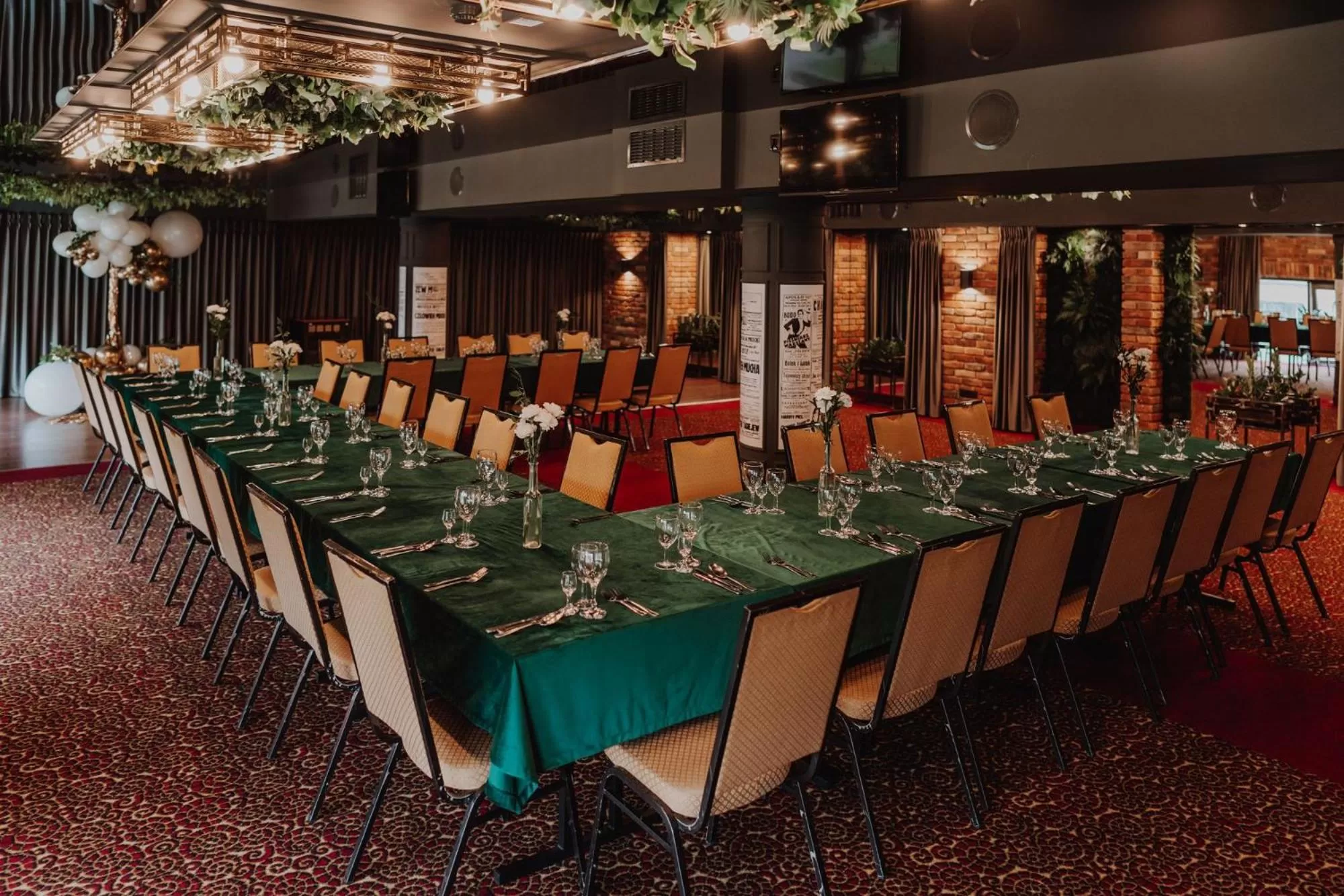 Restaurant/places to eat in Hotel Esperanto