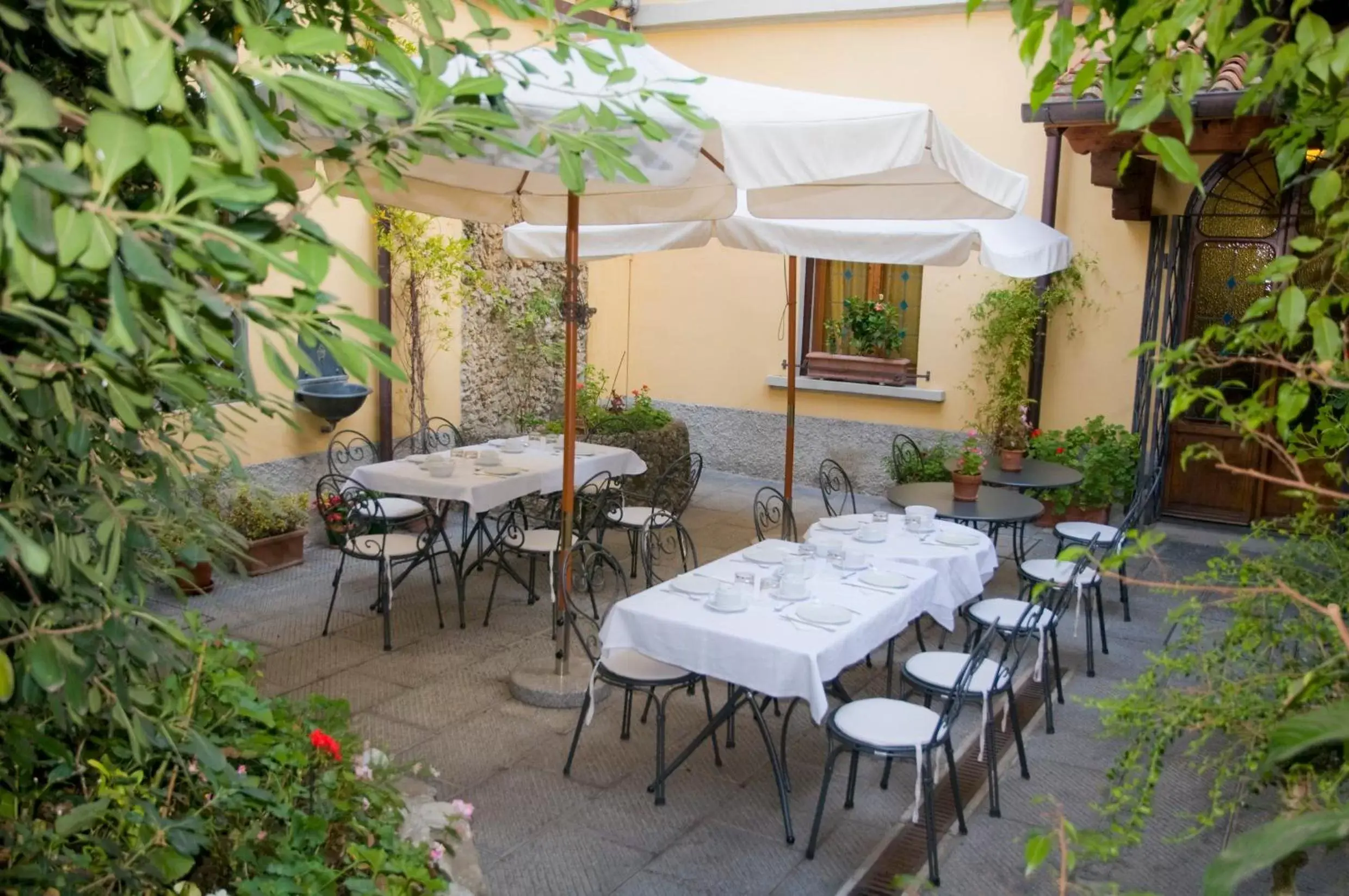 Patio, Restaurant/Places to Eat in Residenza Il Villino B&B