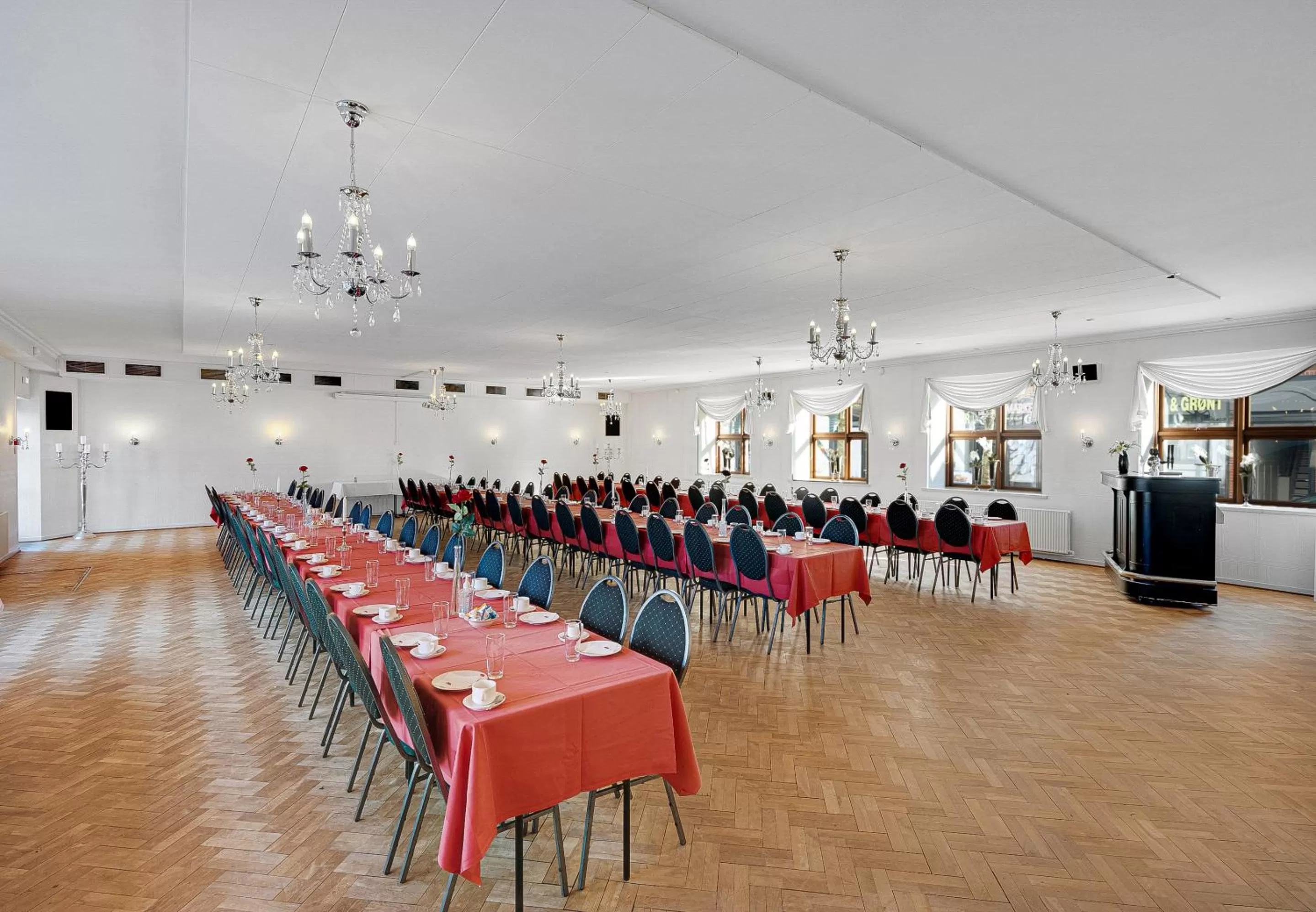 Restaurant/places to eat in Hotel Phønix Brønderslev