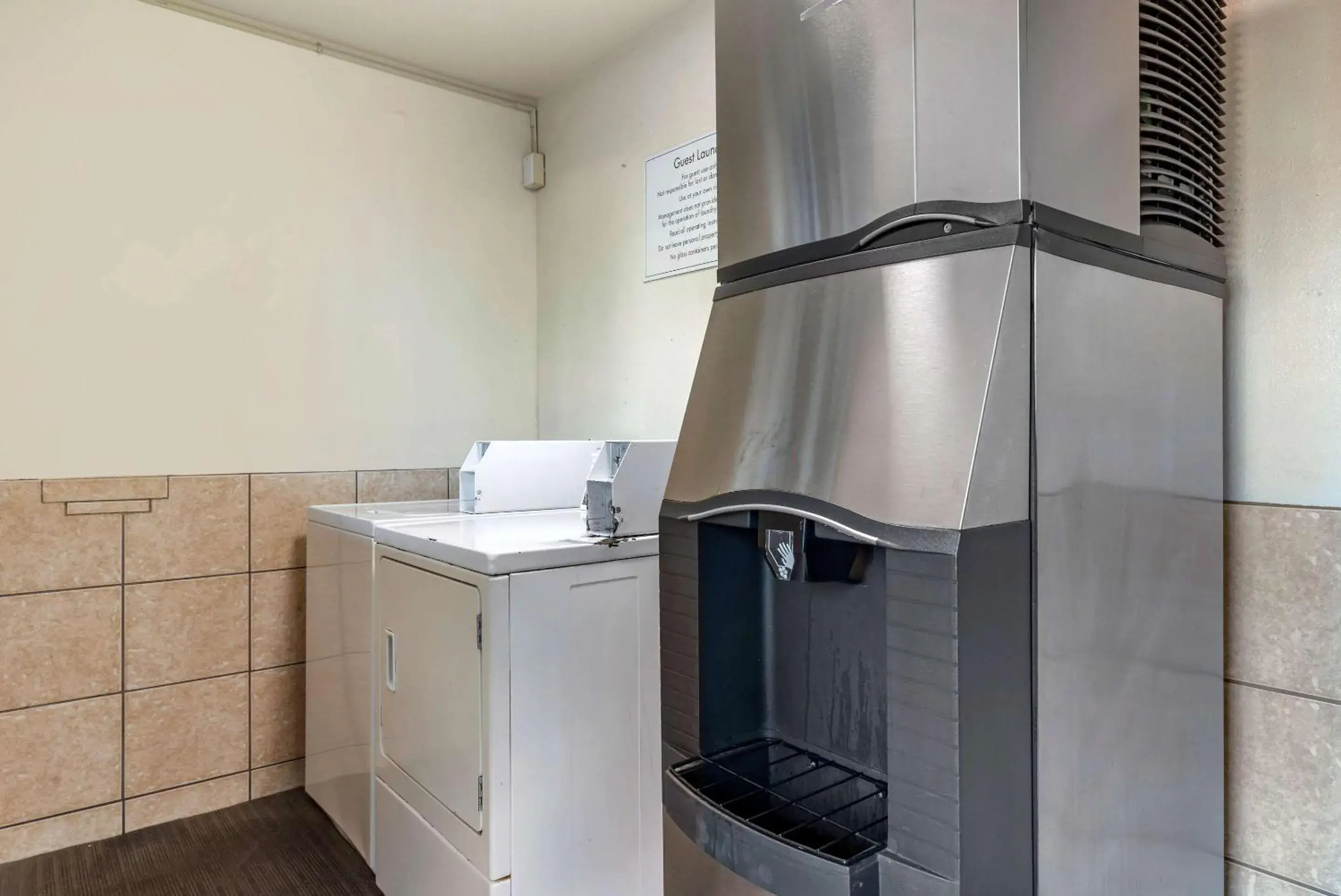 Other, Kitchen/Kitchenette in Econo Lodge Portland Airport