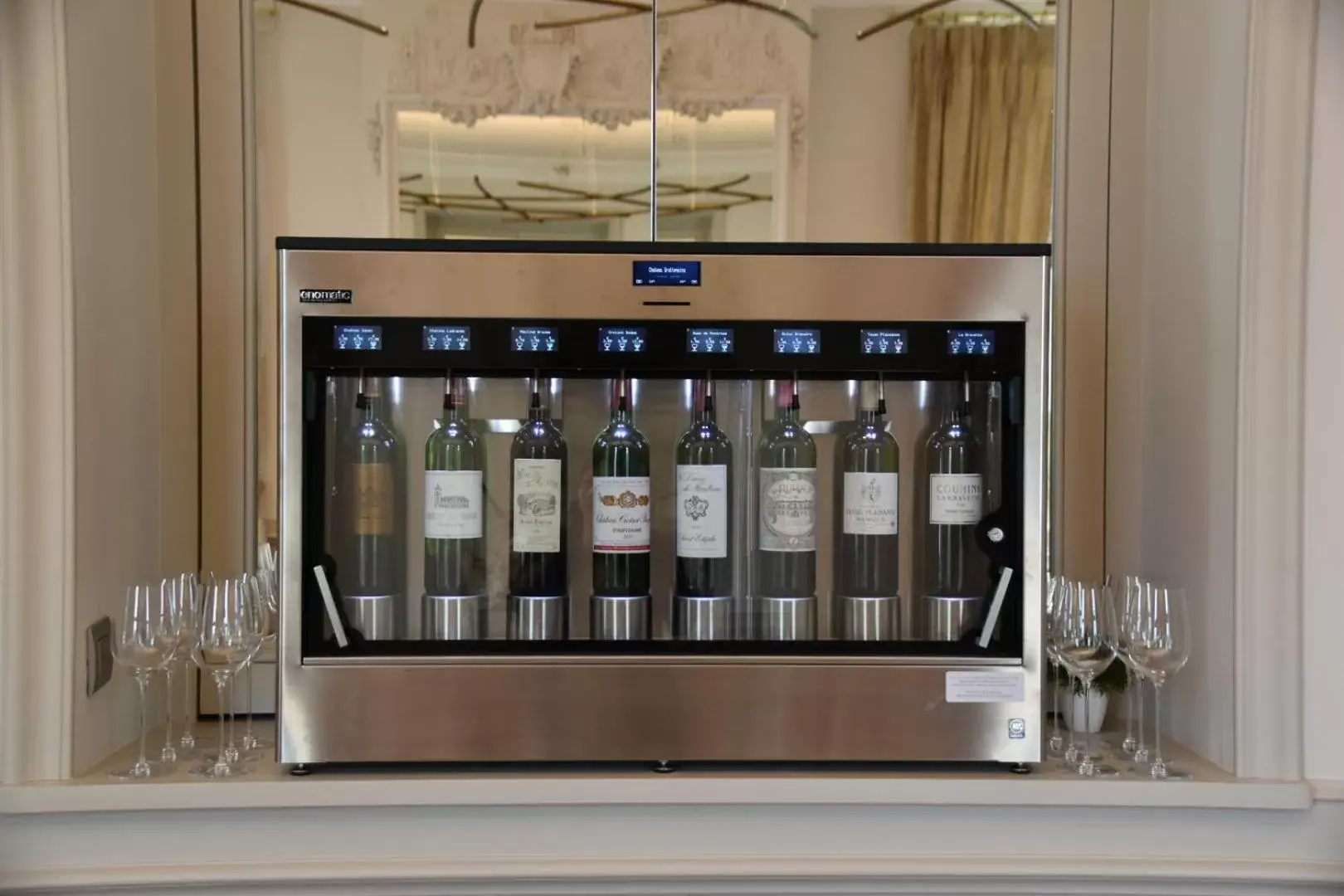 Lounge or bar in Château Grattequina Hôtel Lounge or bar in Château Grattequina Hôtel