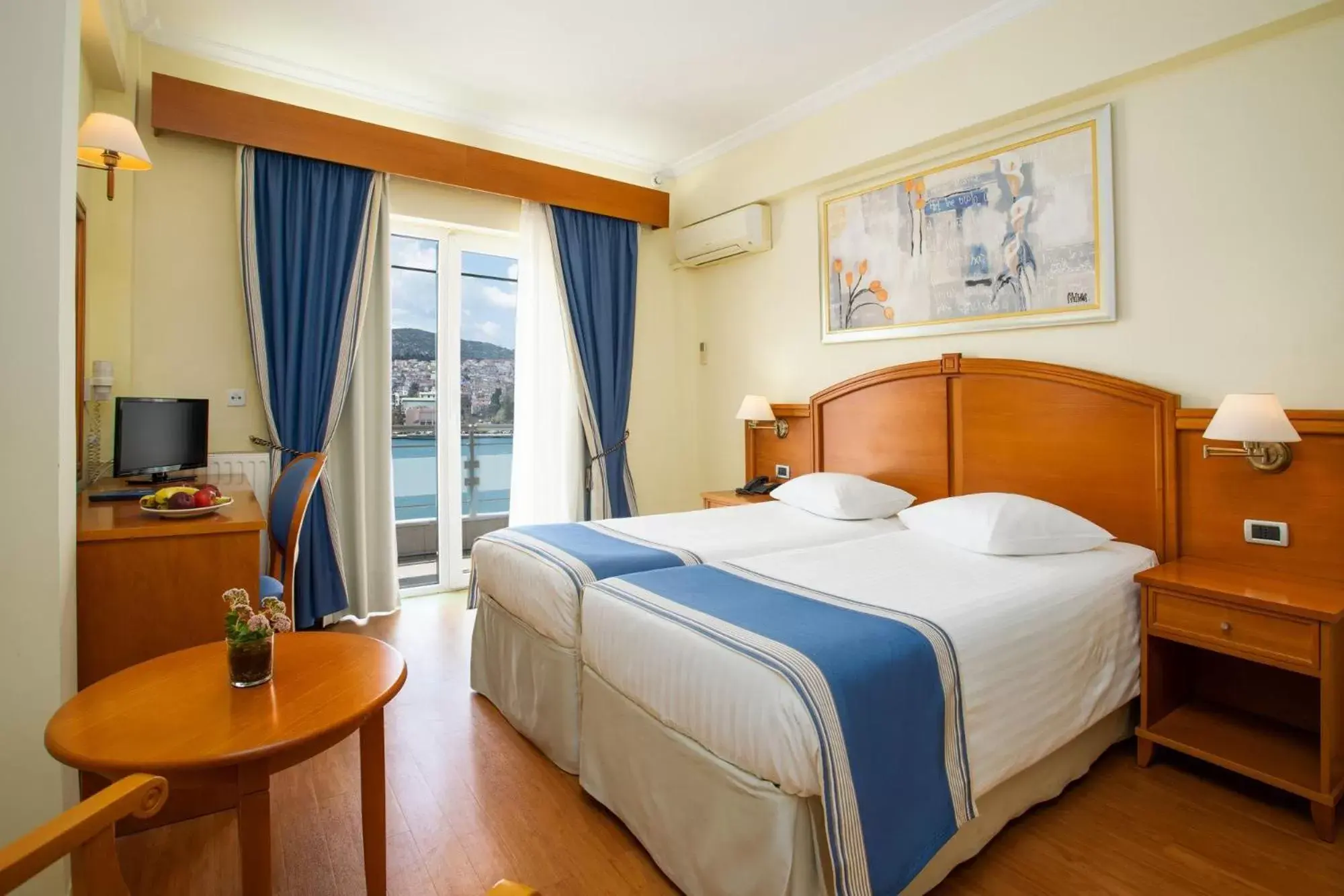 Photo of the whole room, Bed in Blue Sea Hotel