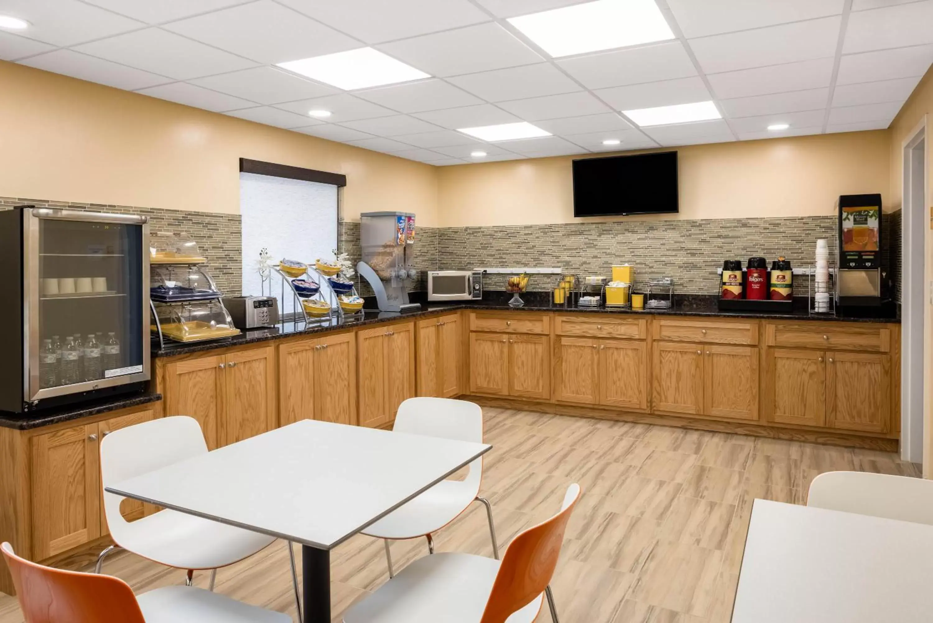 Food, Restaurant/Places to Eat in Days Inn by Wyndham Murphy