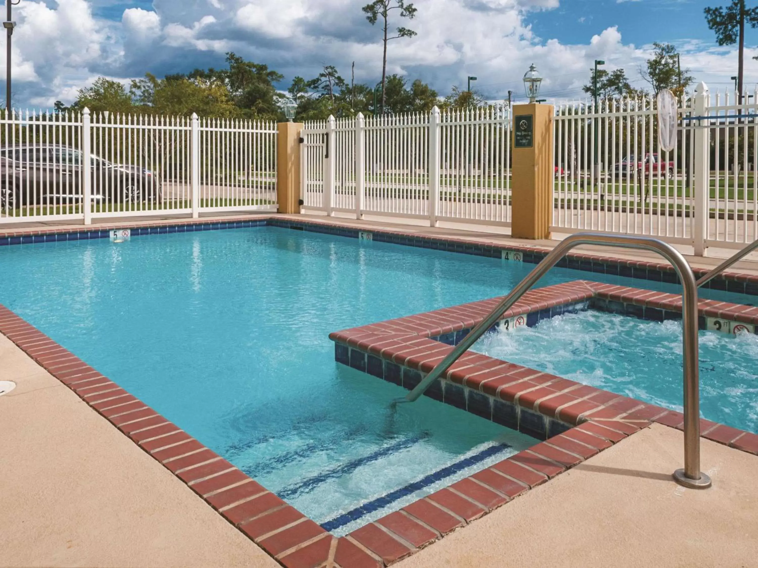 On site, Swimming Pool in La Quinta by Wyndham Slidell - North Shore Area