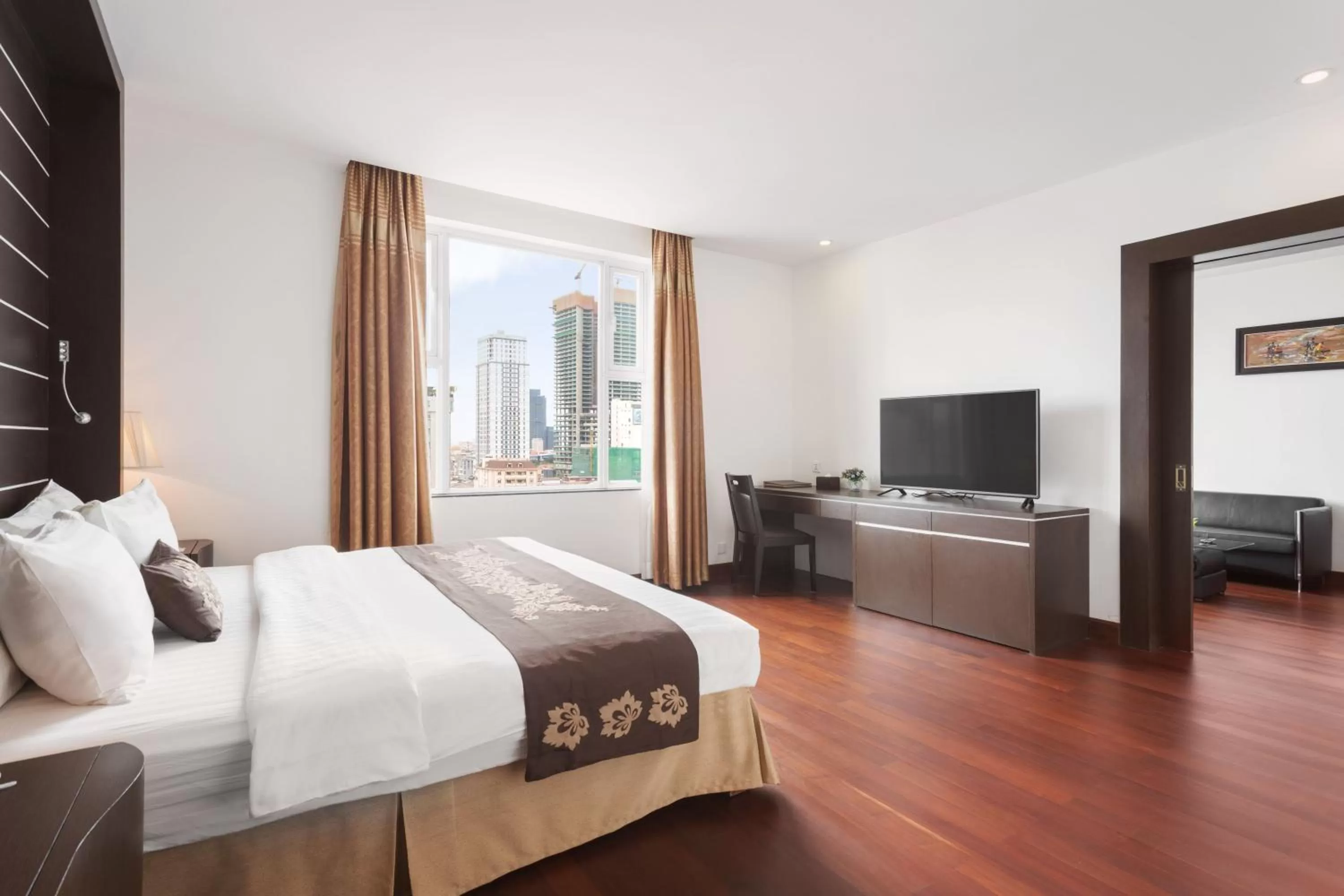 Shower, Bed in Phnom Penh Katari Hotel