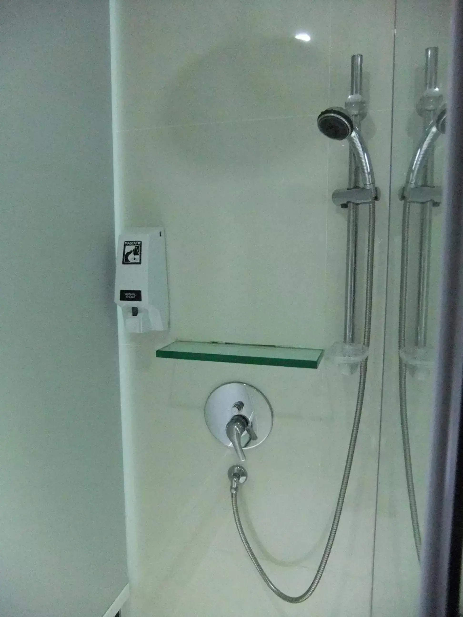 Shower, Bathroom in New Cape Inn