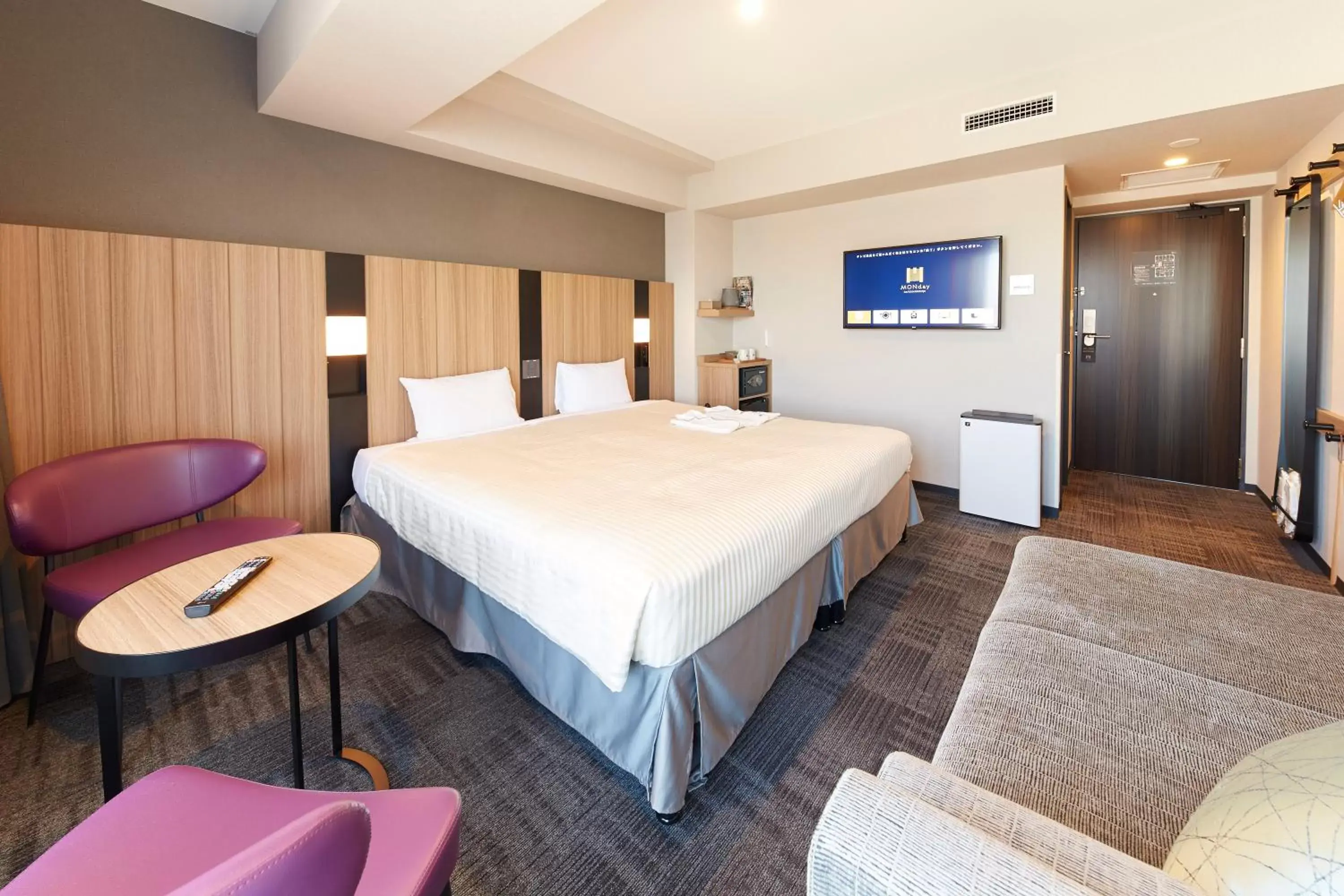 Photo of the whole room, Bed in hotel MONday Kyoto Karasuma Nijo