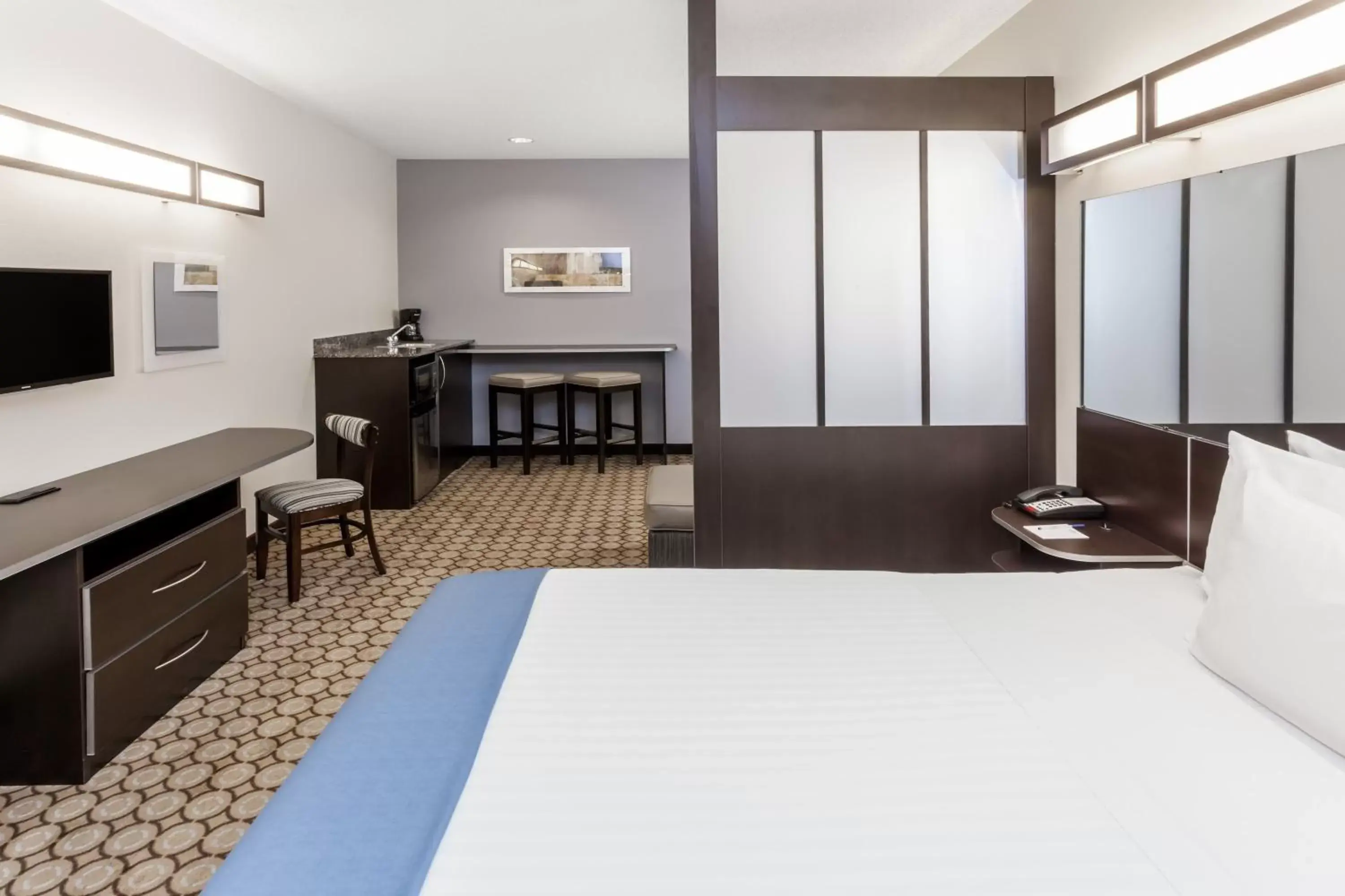 Bed in Microtel Inn and Suites Elkhart Bed in Microtel Inn and Suites Elkhart