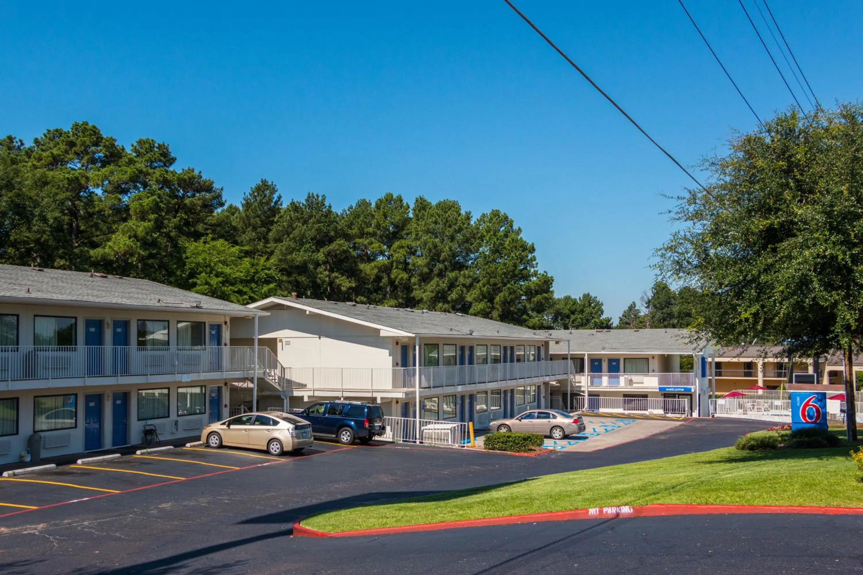 Property building in Motel 6-Longview, TX