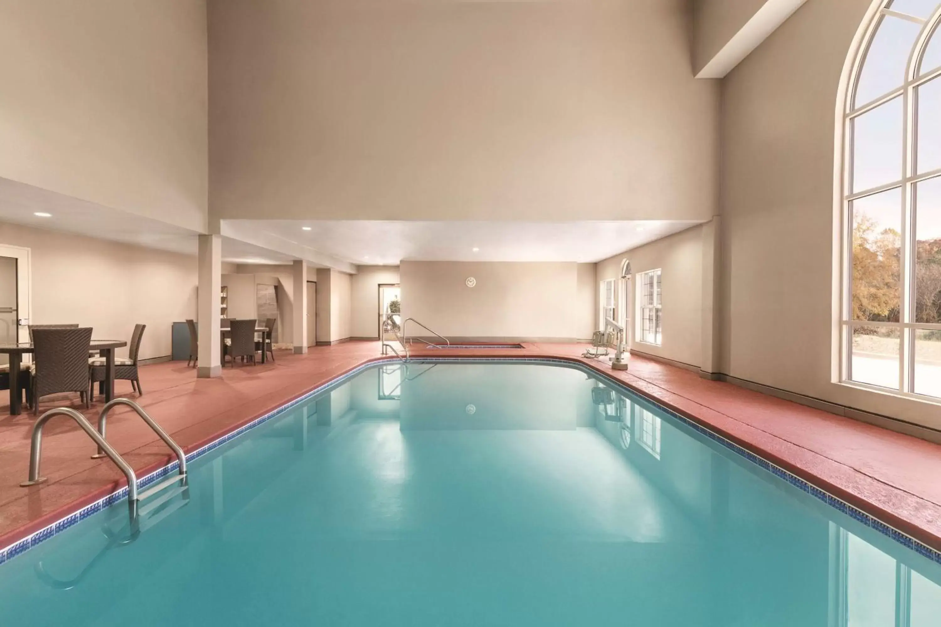 Activities, Swimming Pool in Country Inn & Suites by Radisson, Griffin, GA