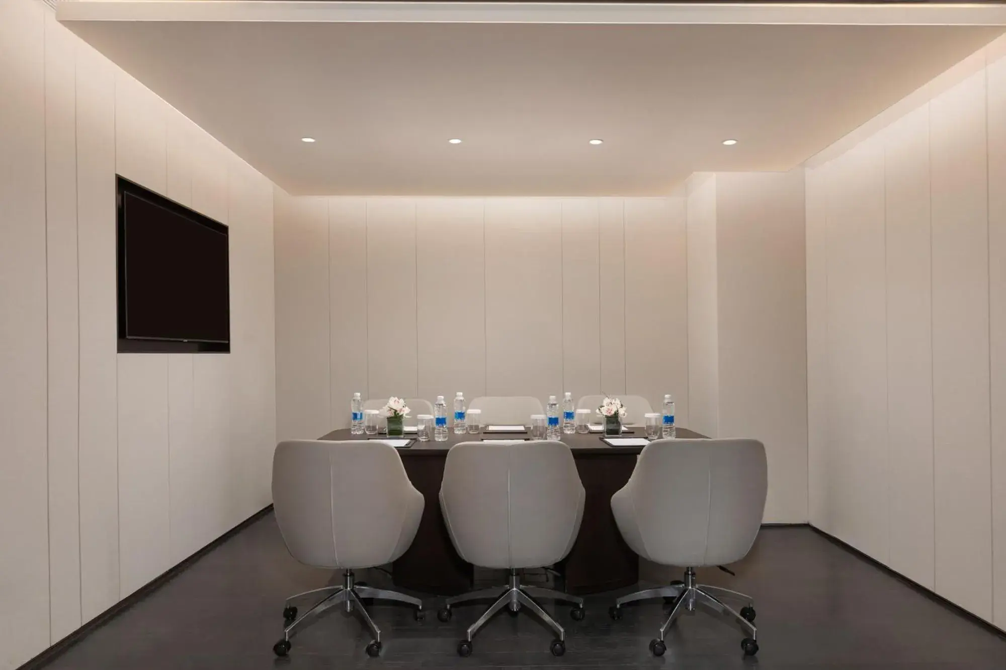 Meeting/conference room in HUALUXE Shanghai Changfeng Park, an IHG Hotel