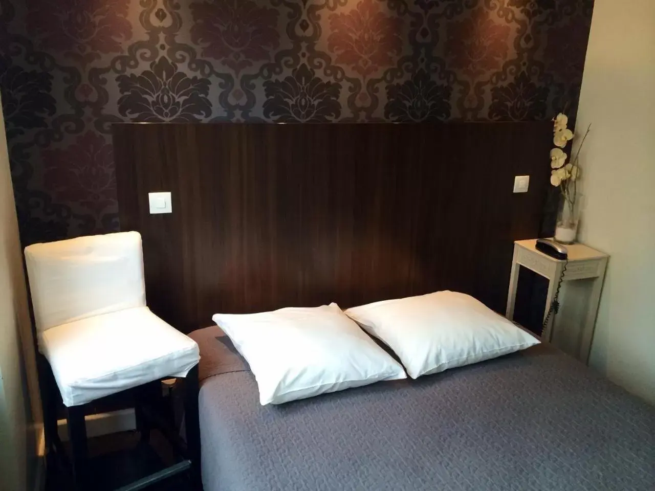 Bed in Hotel Les Negociants