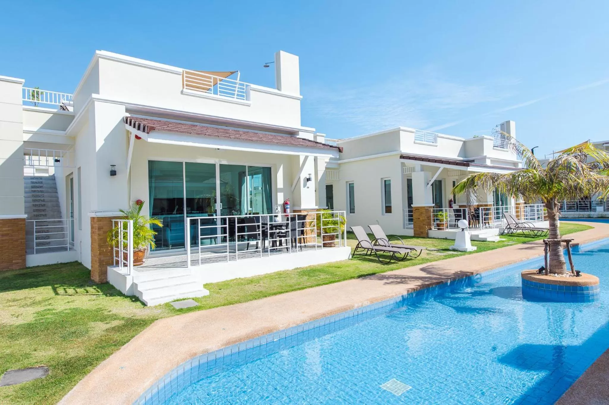 Property building in Oriental Beach Pearl Resort