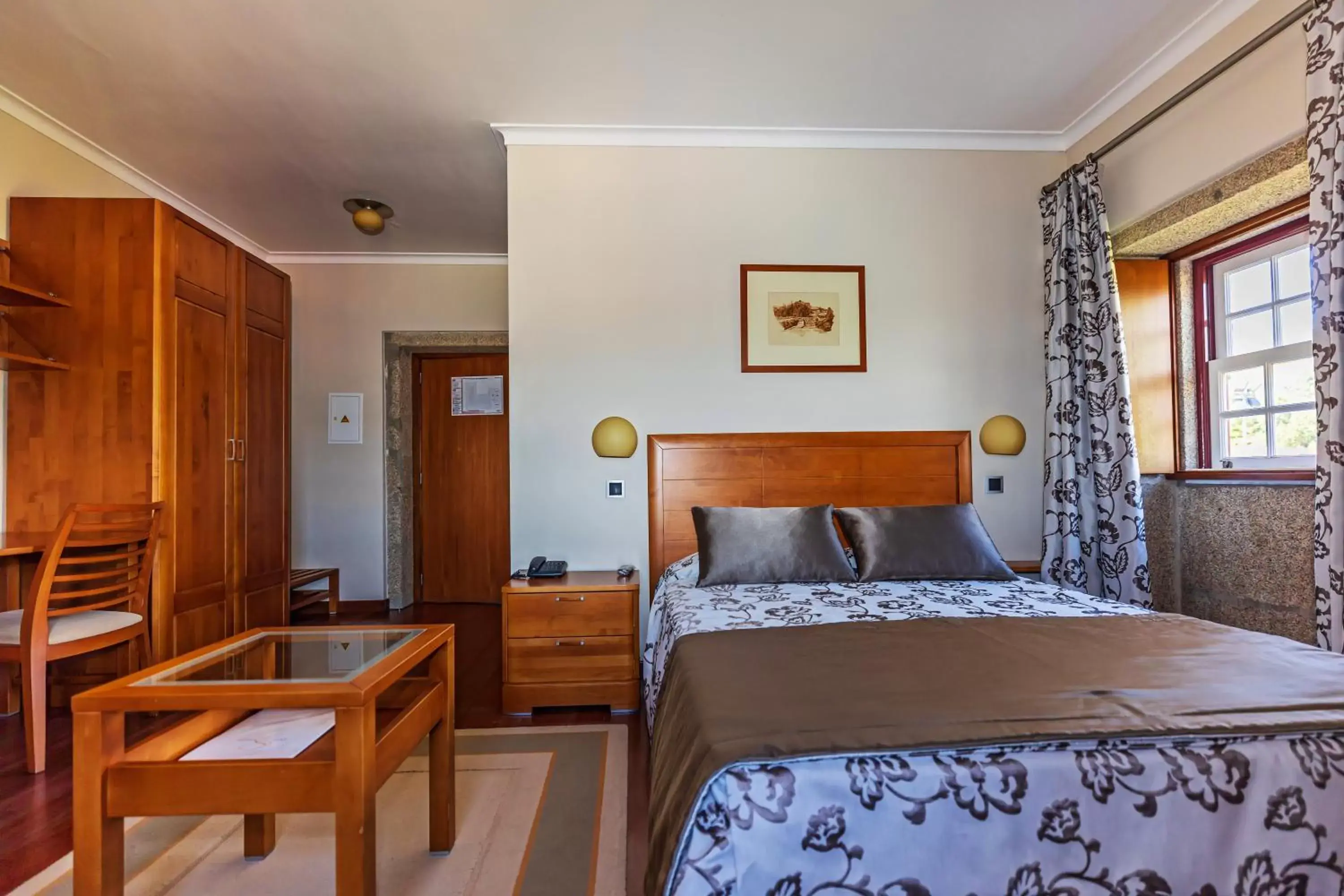 Seating area, Bed in Hotel Rural Quinta de Sao Sebastiao