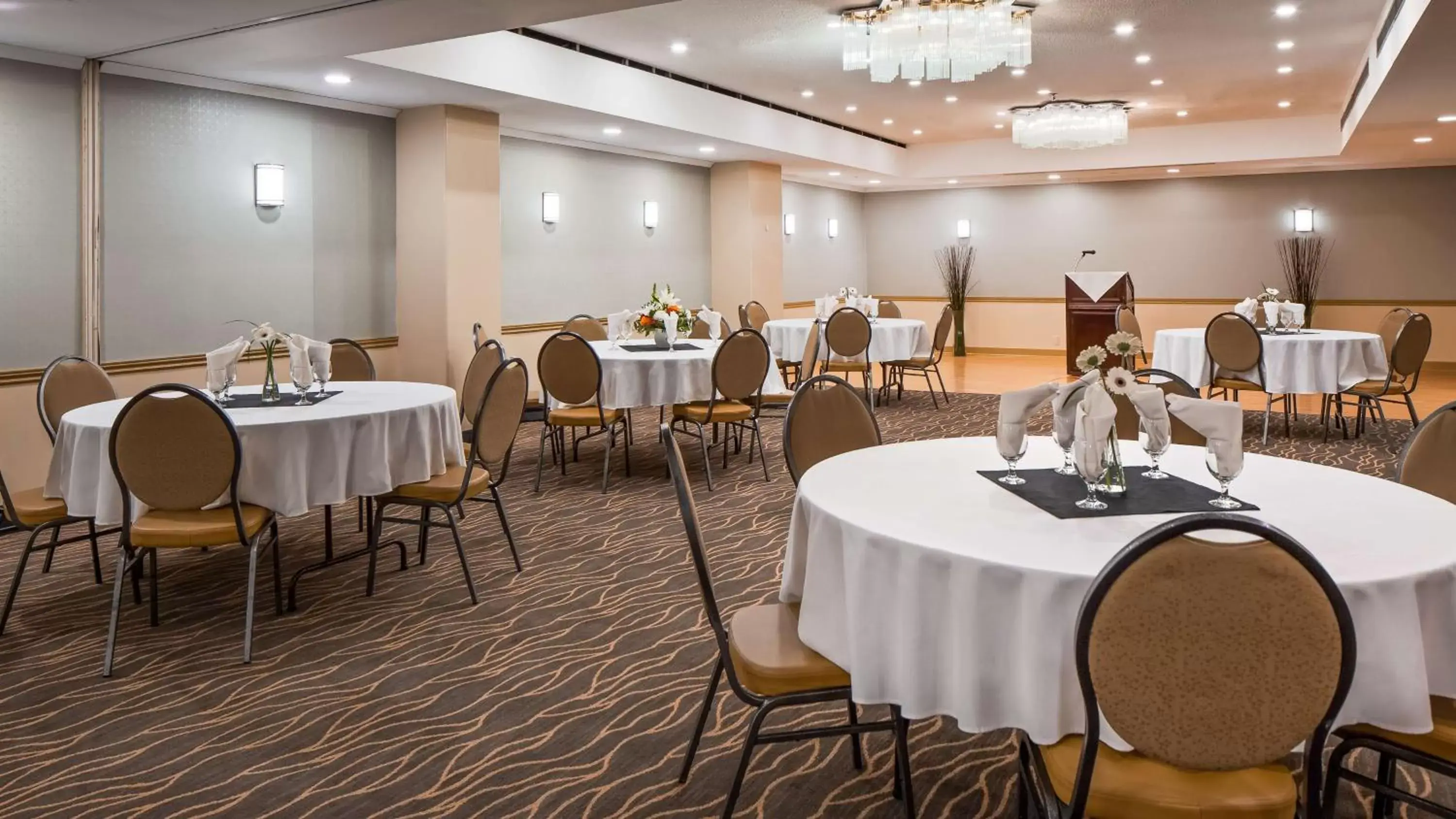 On site, Restaurant/Places to Eat in Best Western Plus Ottawa City Centre