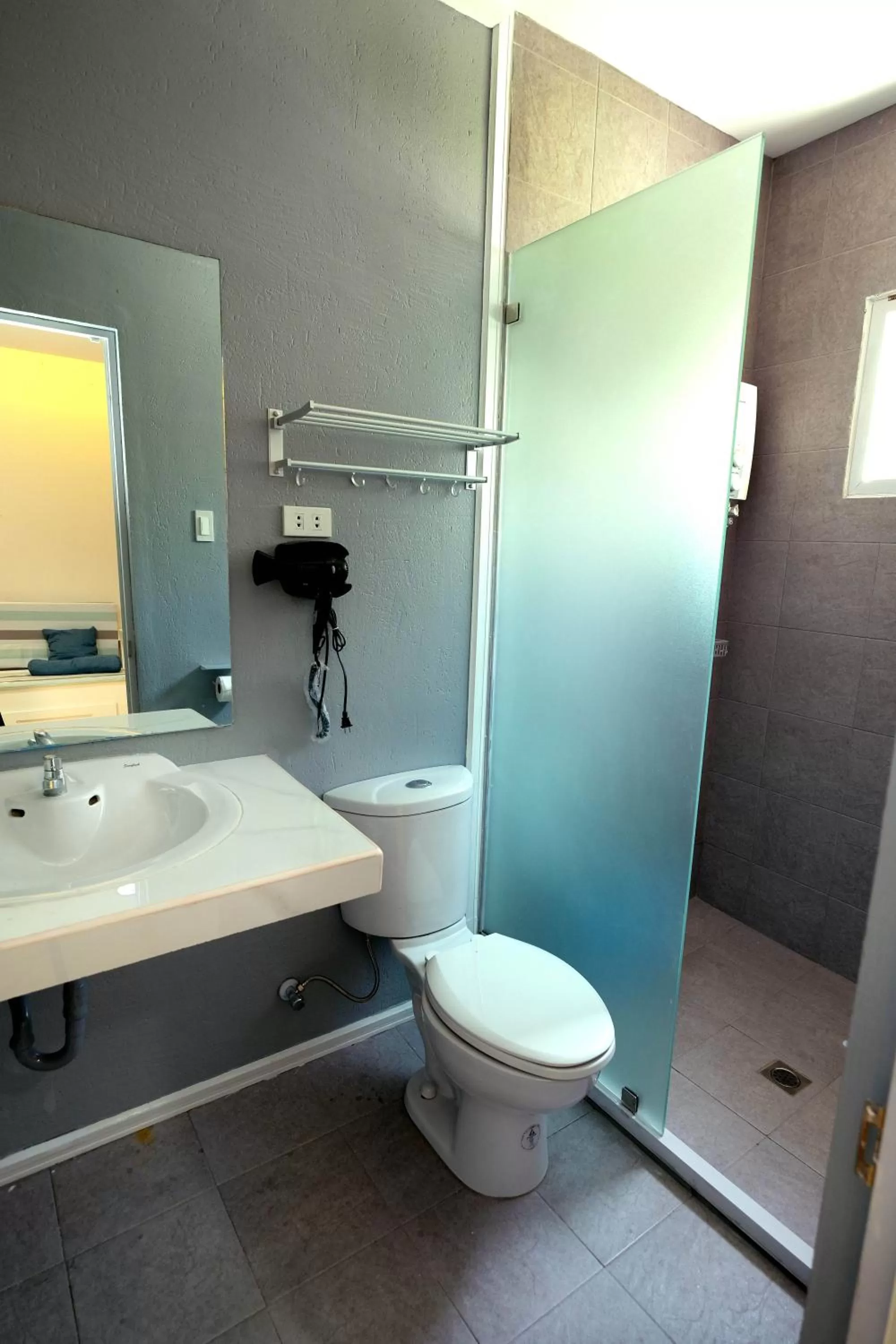 Bathroom in Pescadores Suites Moalboal