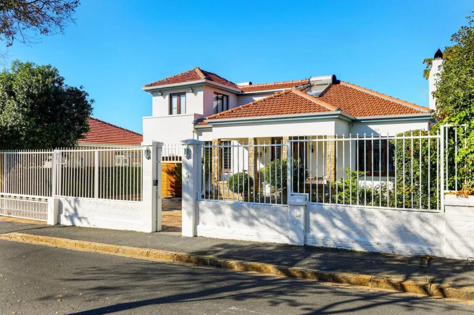 Property building in Villa Garda B&B