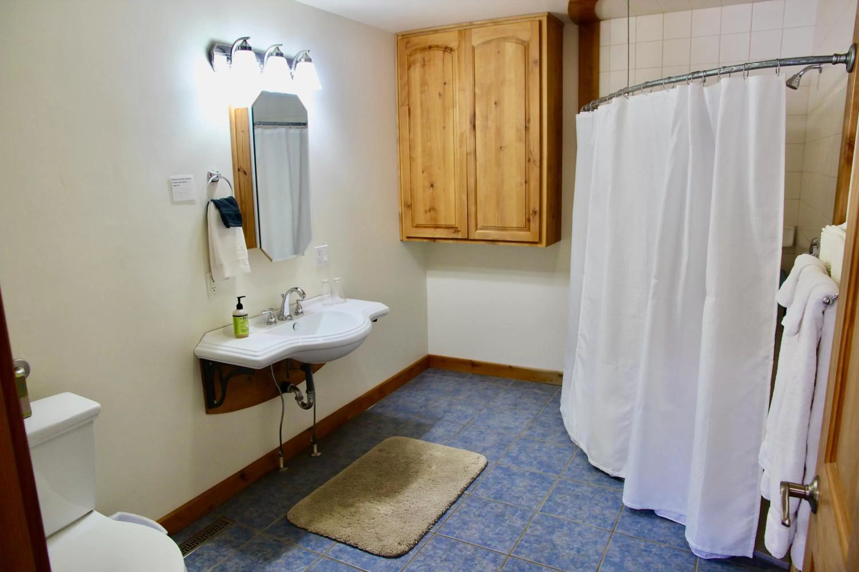 Shower in Red Moon Lodge