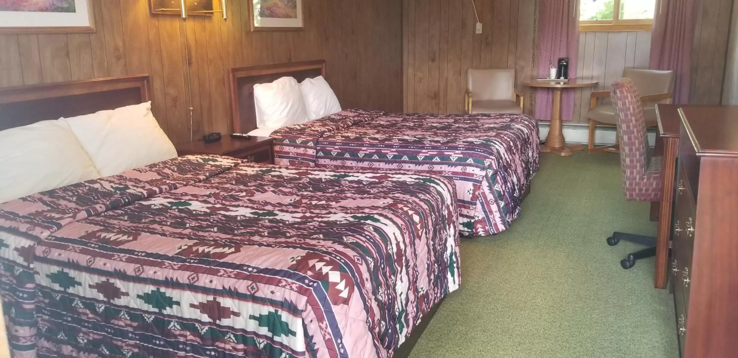 Bed in Red Ranch Inn