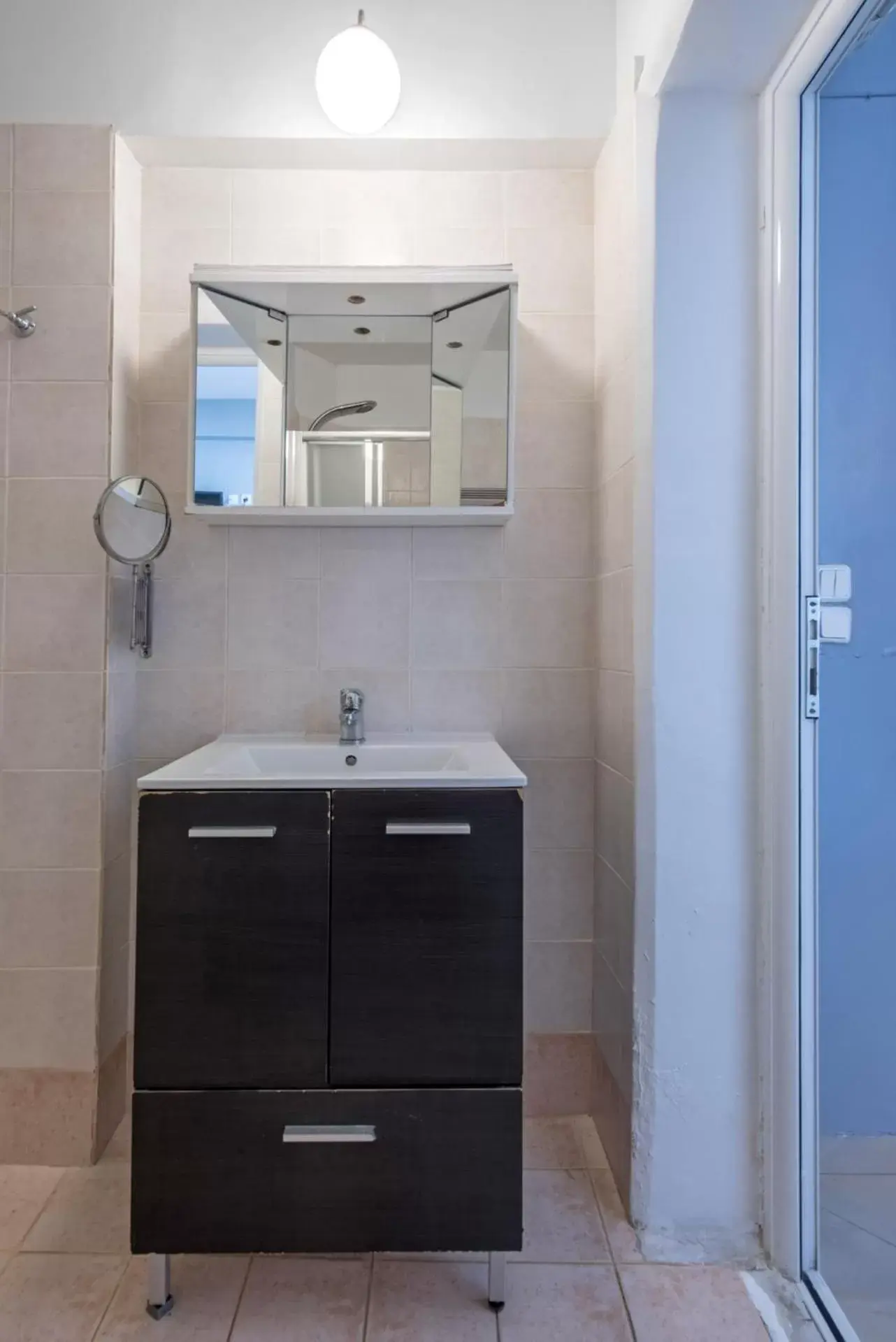 Bathroom in Kimon Hotel Athens