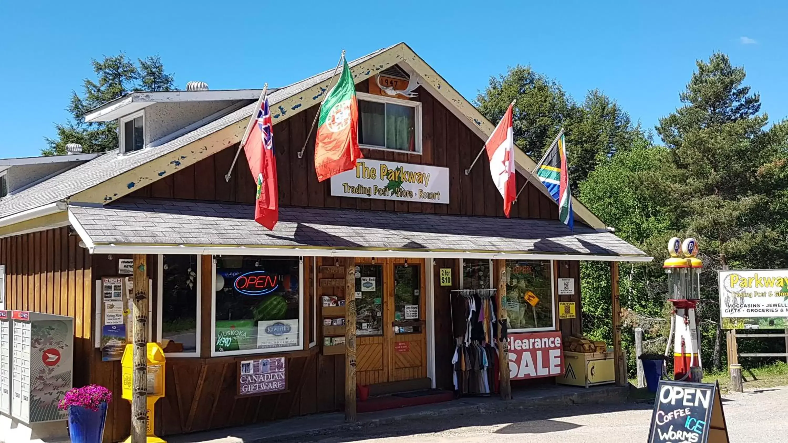 Property Building in Parkway Cottage Resort and Trading Post