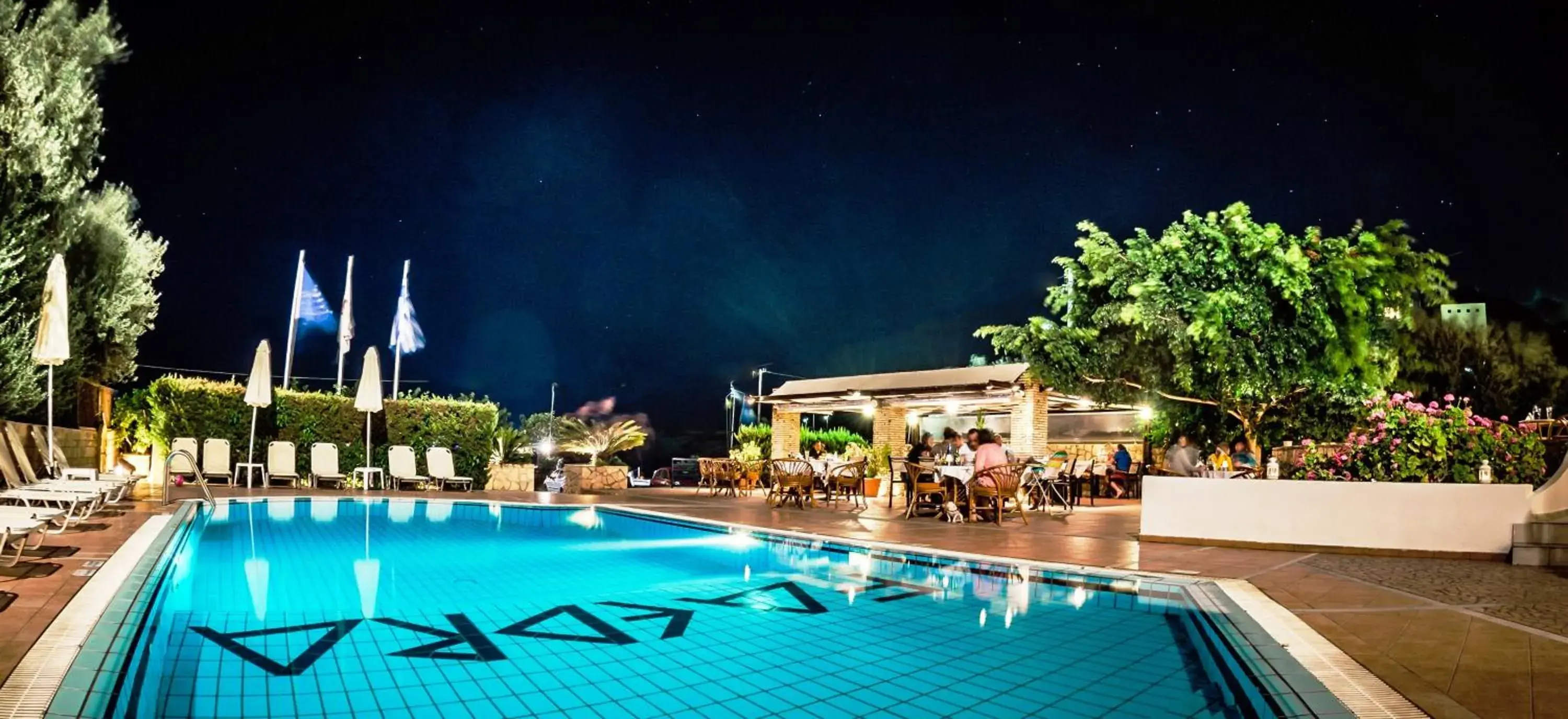 Restaurant/places to eat, Swimming Pool in Faedra Beach Resort