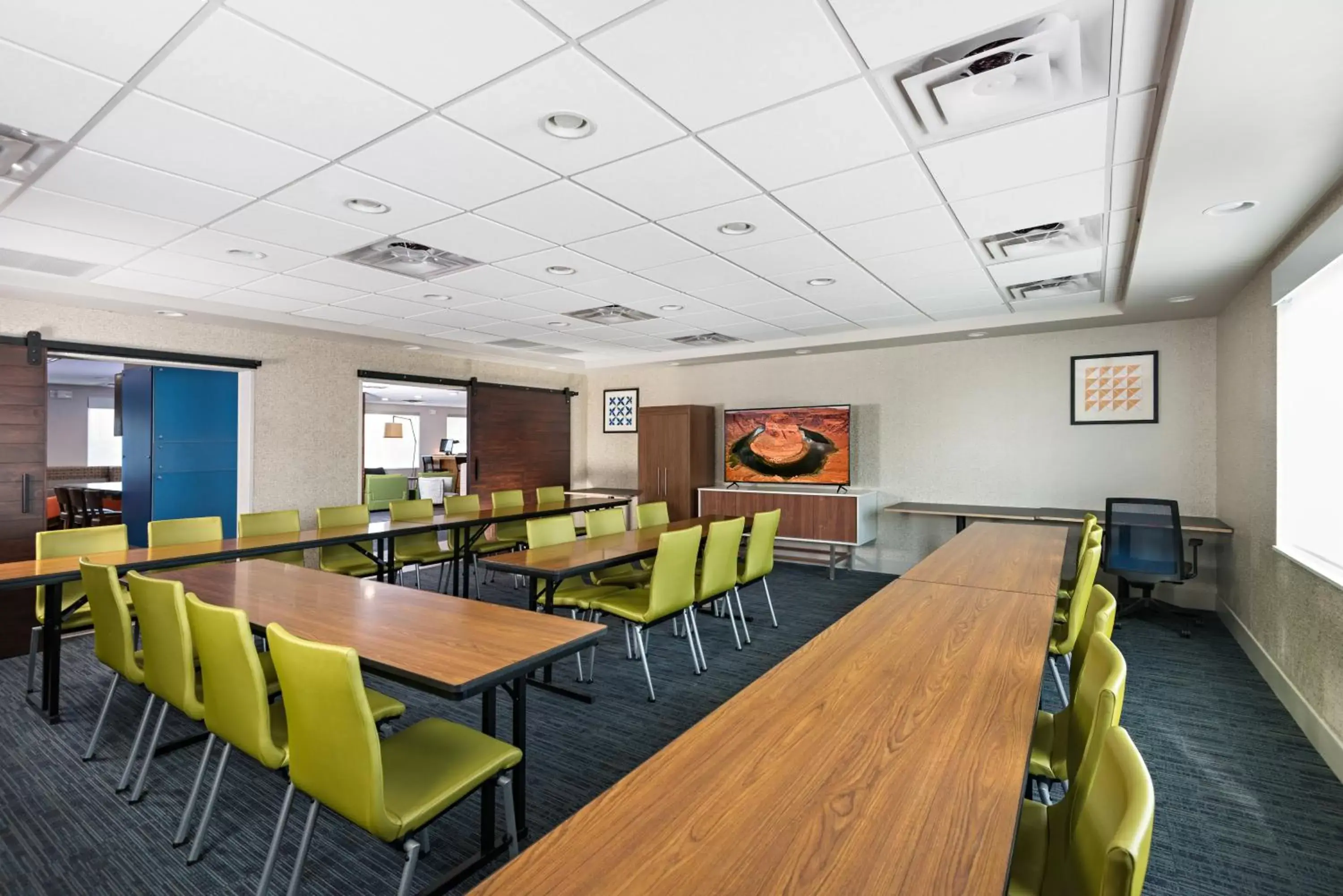 Meeting/conference room in Holiday Inn Express Peoria North - Glendale, an IHG Hotel