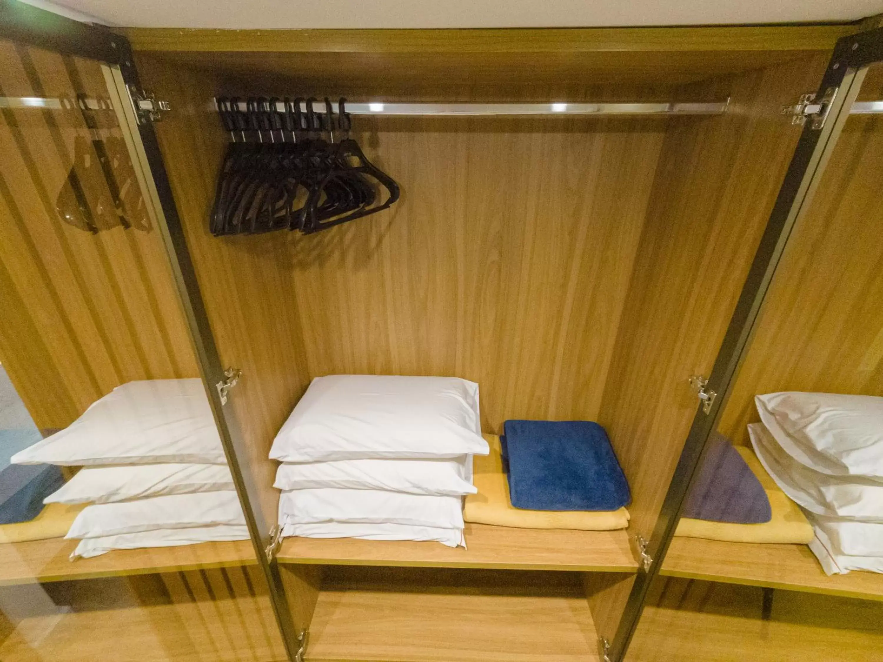 wardrobe, Bathroom in VOA Plazza Hotel