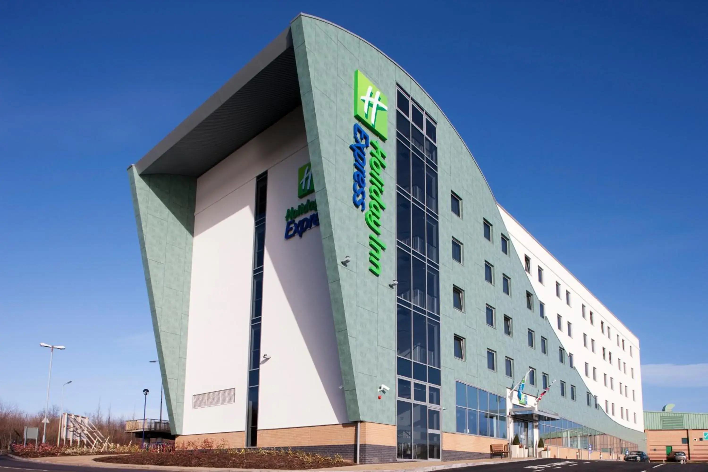 Property Building in Holiday Inn Express Tamworth