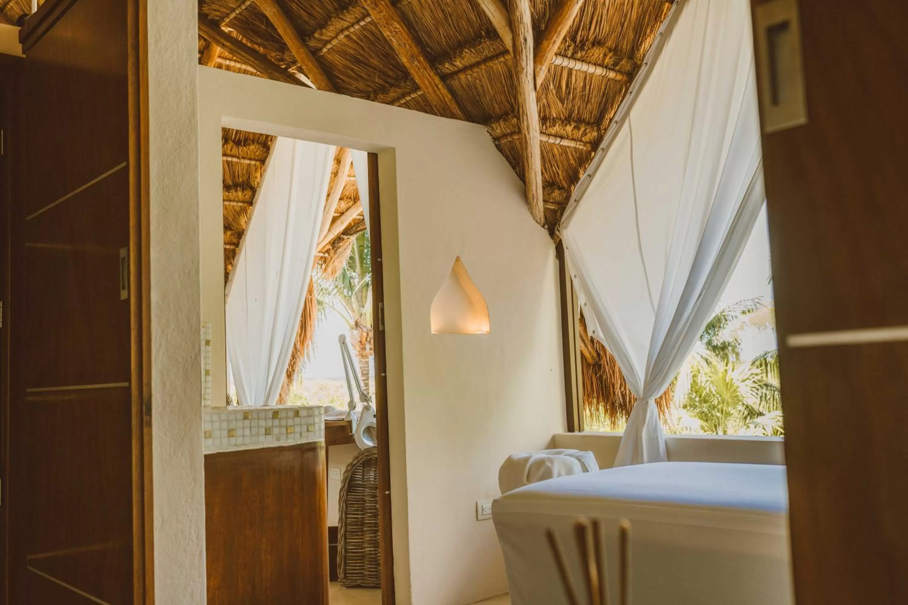 Spa and wellness centre/facilities, Bed in Jashita Hotel