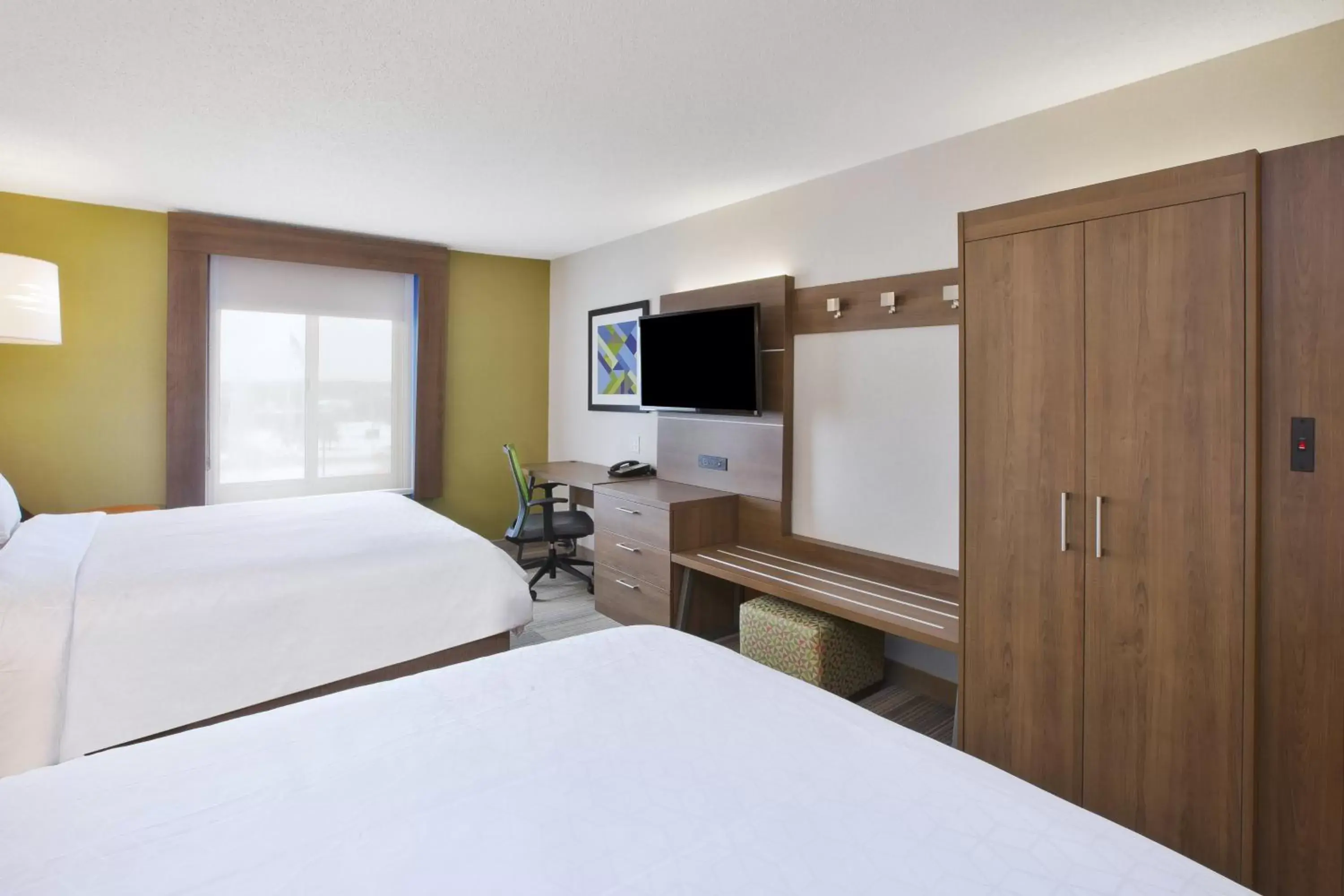 Photo of the whole room, Bed in Holiday Inn Express Hotel & Suites Auburn Hills, an IHG Hotel