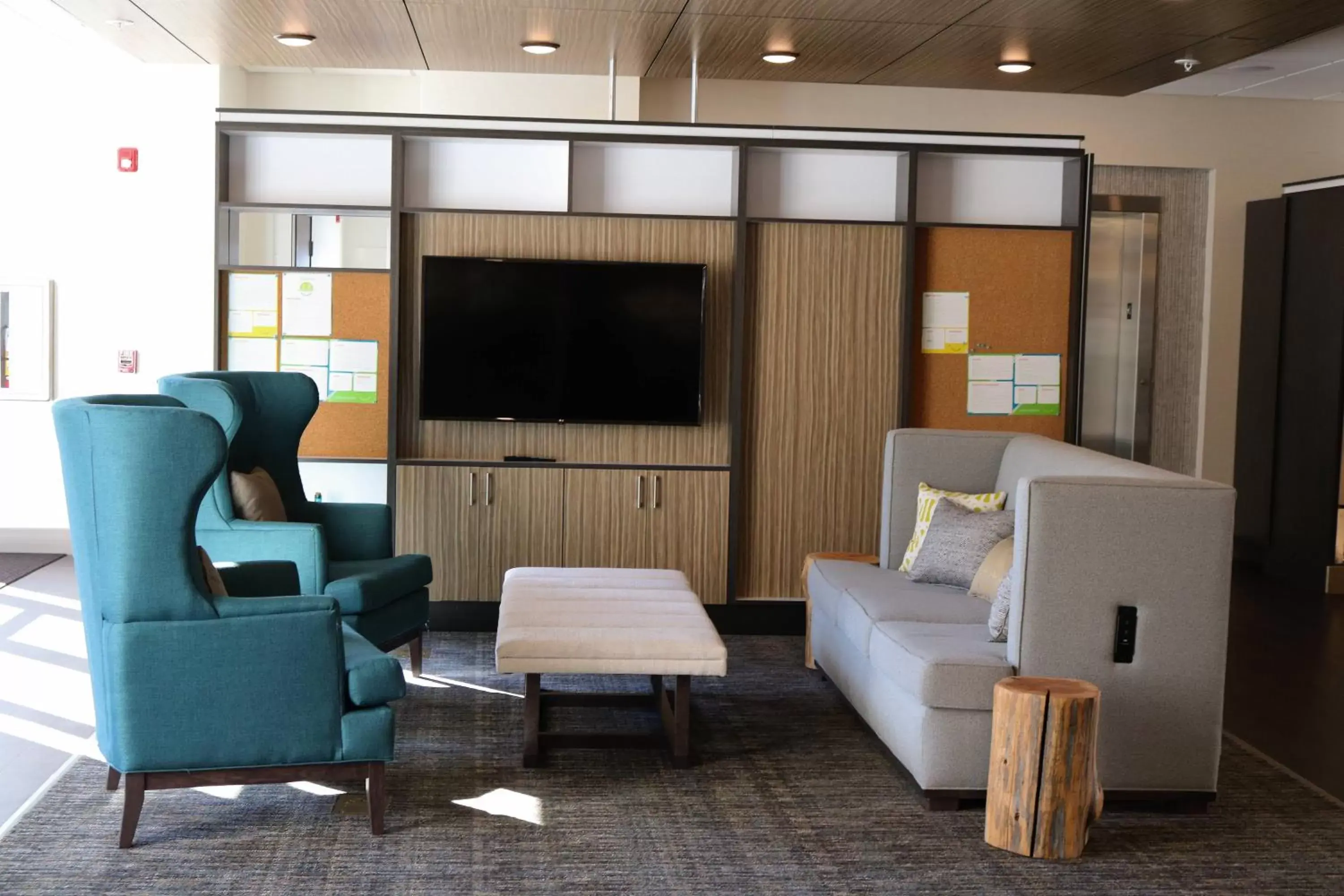 Property building, Seating Area in Holiday Inn - Jonesboro, an IHG Hotel