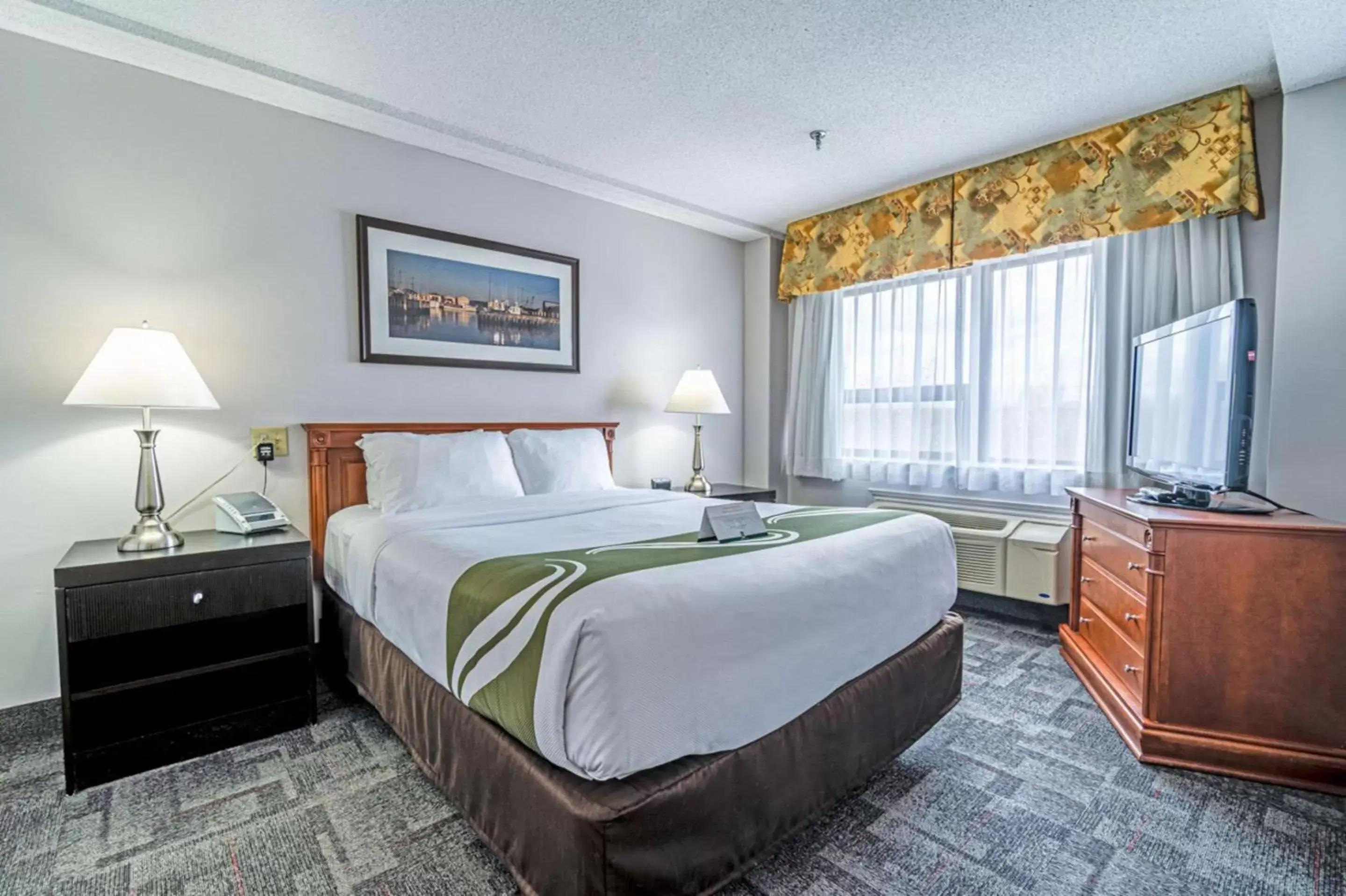 Photo of the whole room, Bed in Quality Inn Halifax Airport