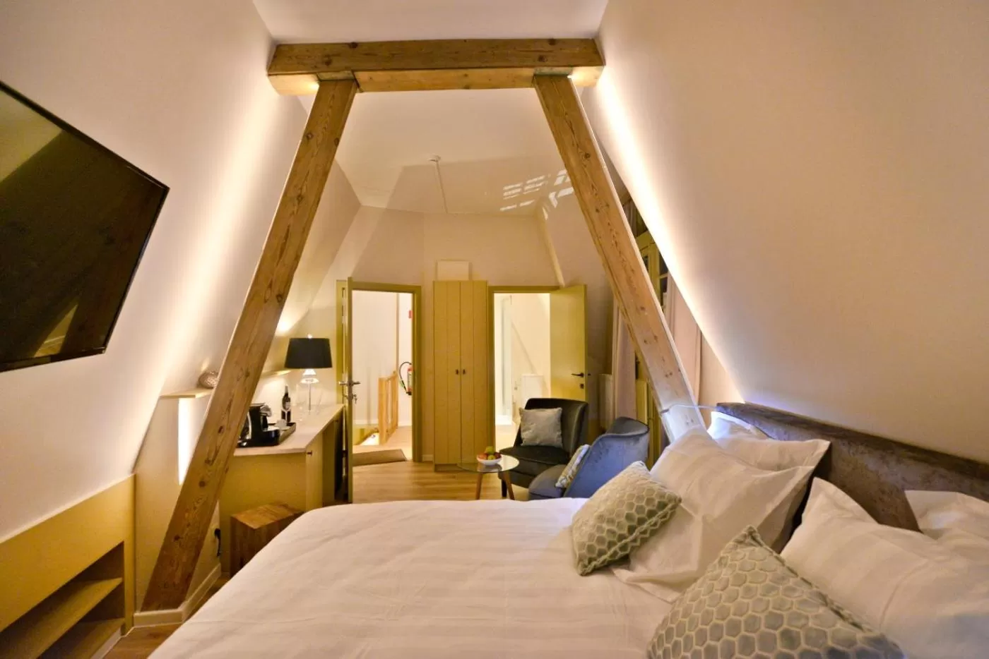 Shower, Bed in Rooms With A View