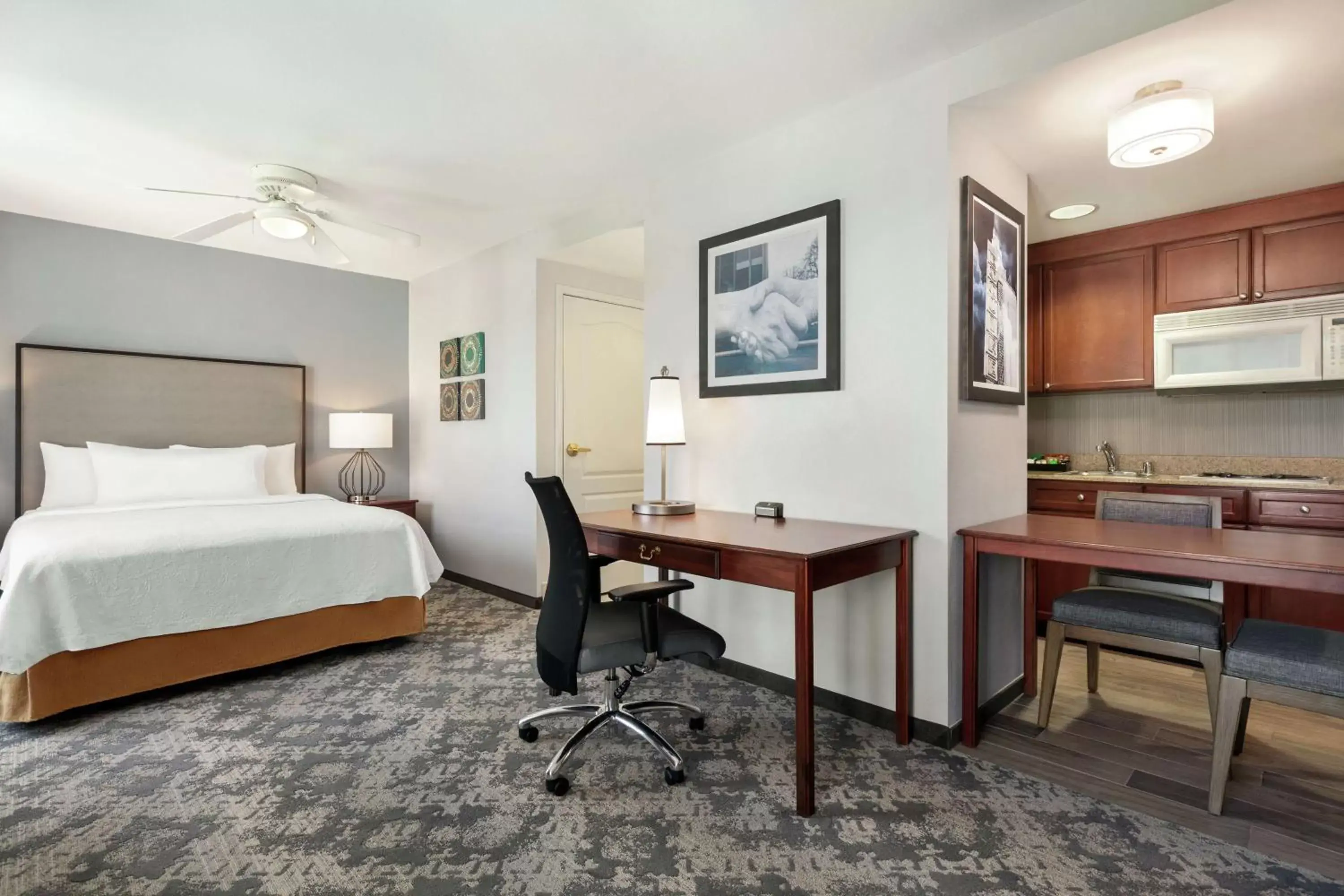 Bed in Homewood Suites by Hilton Sacramento/Roseville