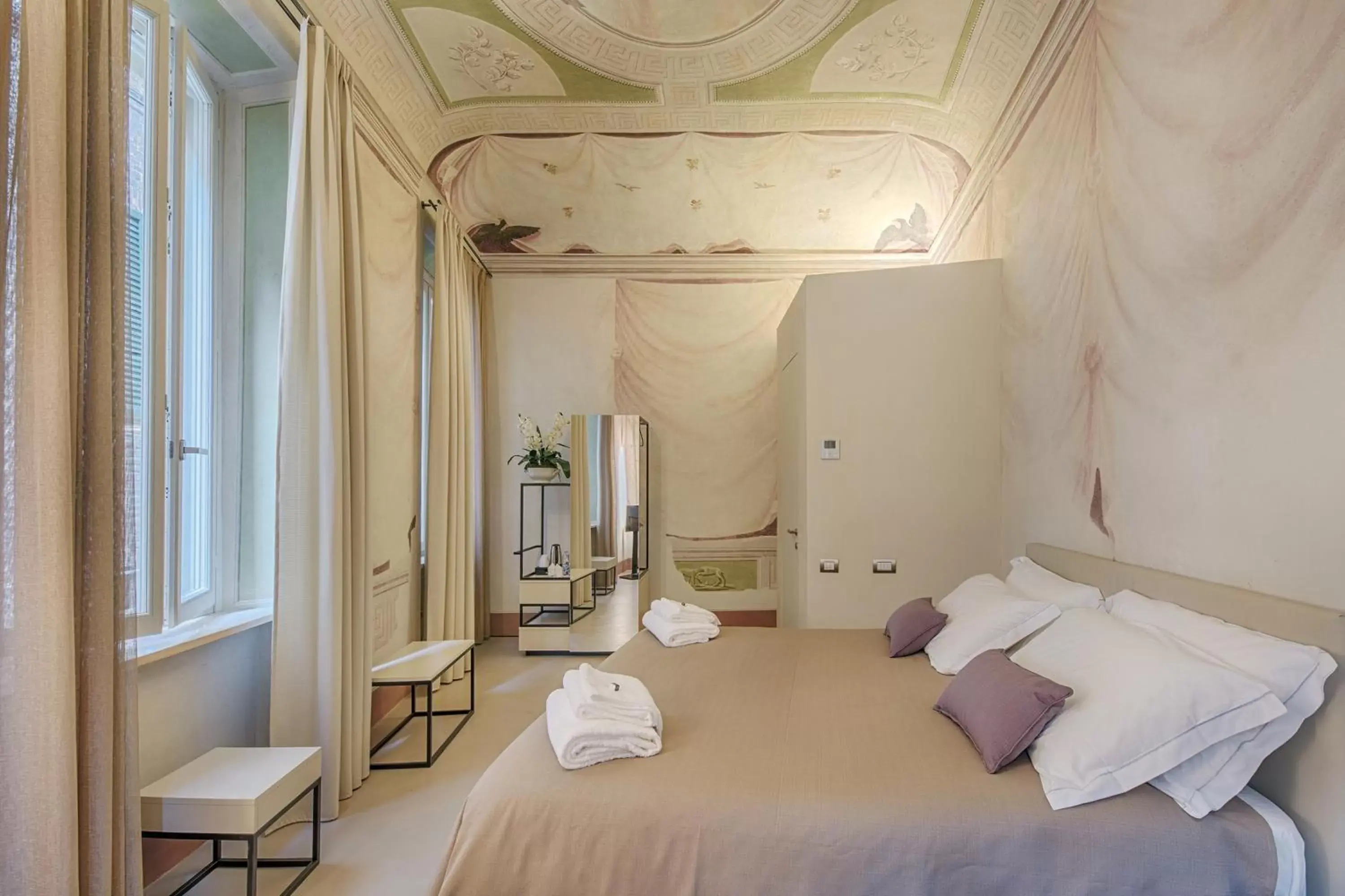 Photo of the whole room, Bed in Residenza d'Epoca Le Aquile