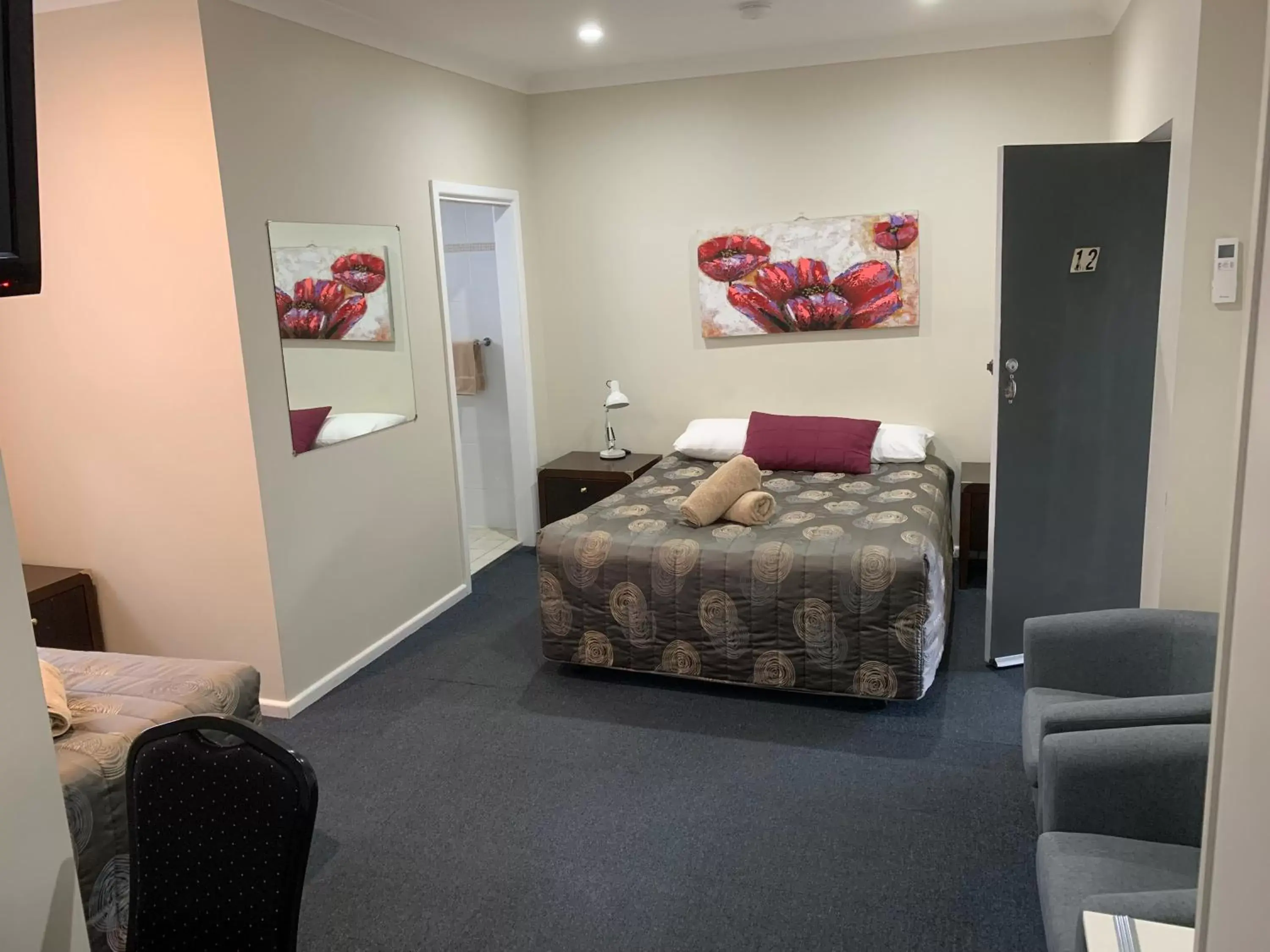 Bed in Titania Motel Bed in Titania Motel