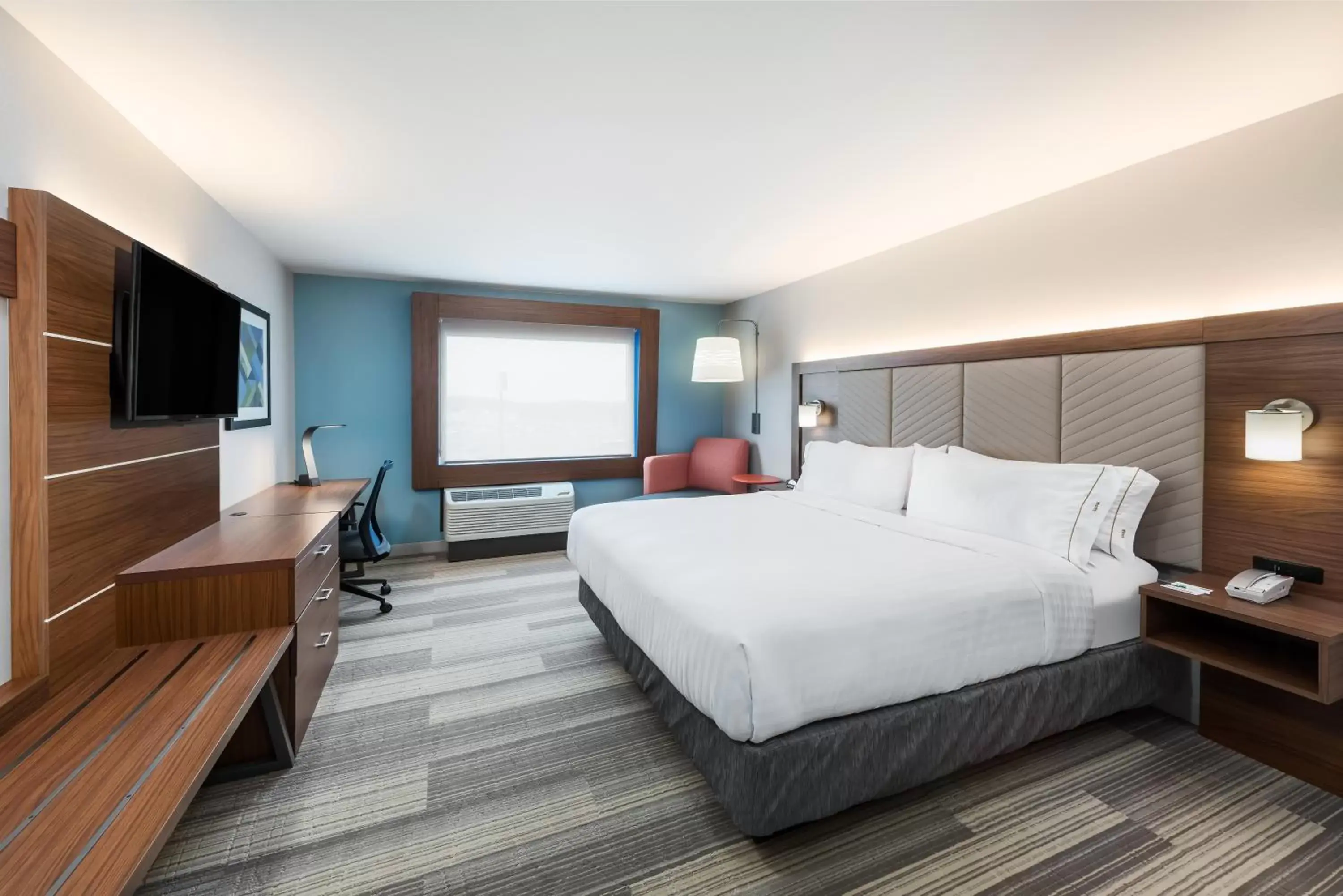 Bedroom in Holiday Inn Express & Suites West Plains Southwest, an IHG Hotel