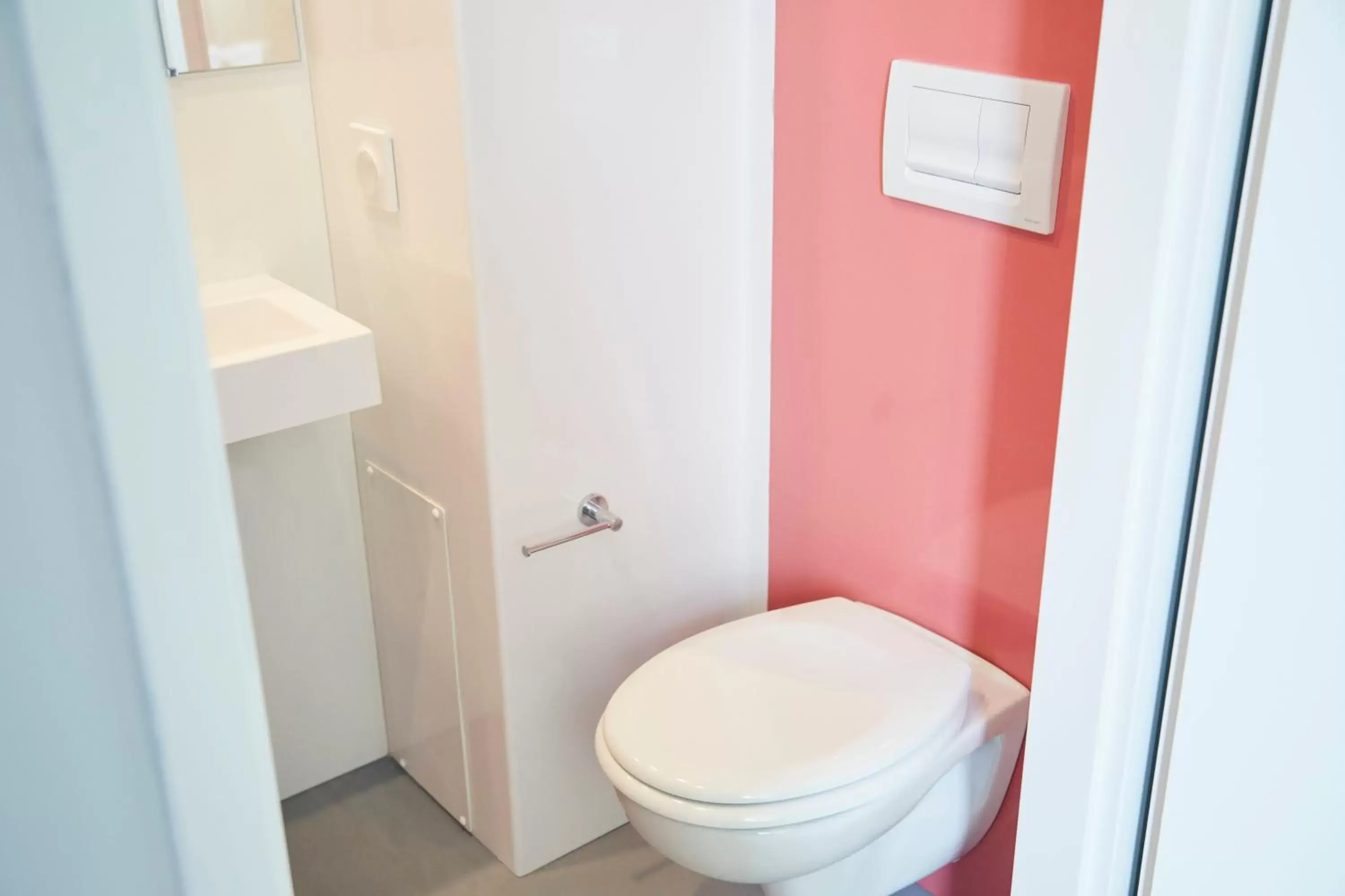 Toilet, Bathroom in Smart Appart Le Havre