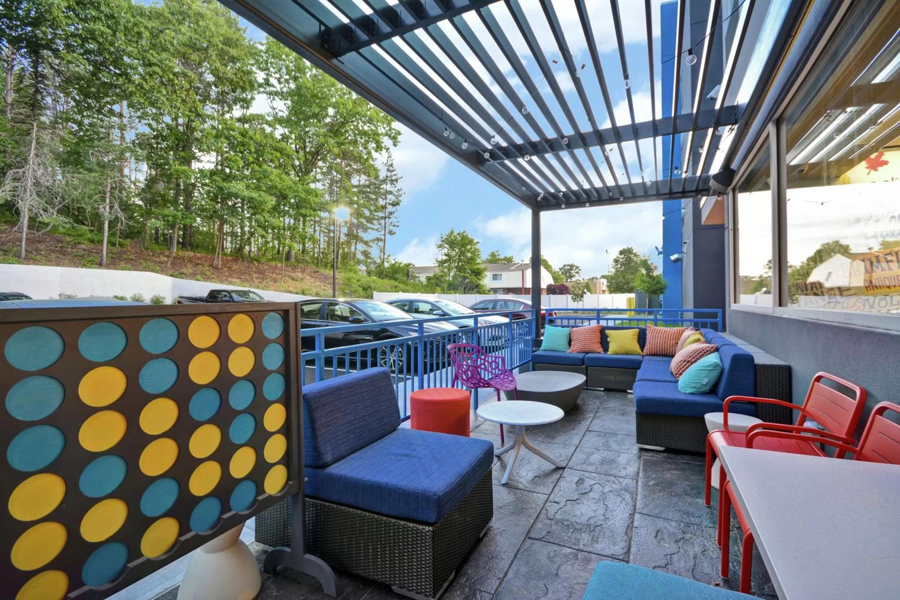 Patio in Tru By Hilton Chicopee Springfield