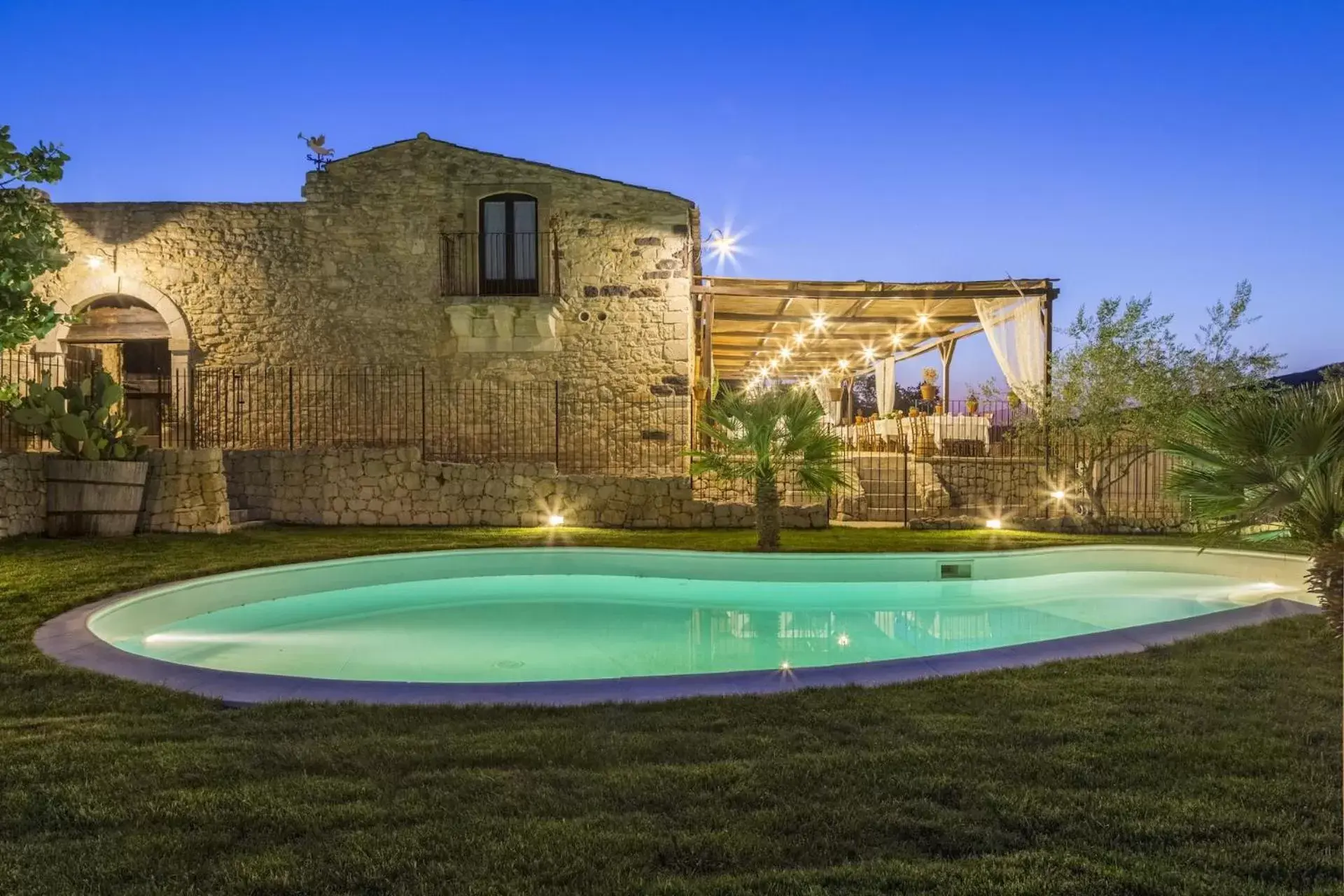 Swimming pool, Property Building in Masseria Fortificata Lo Zafferaneto