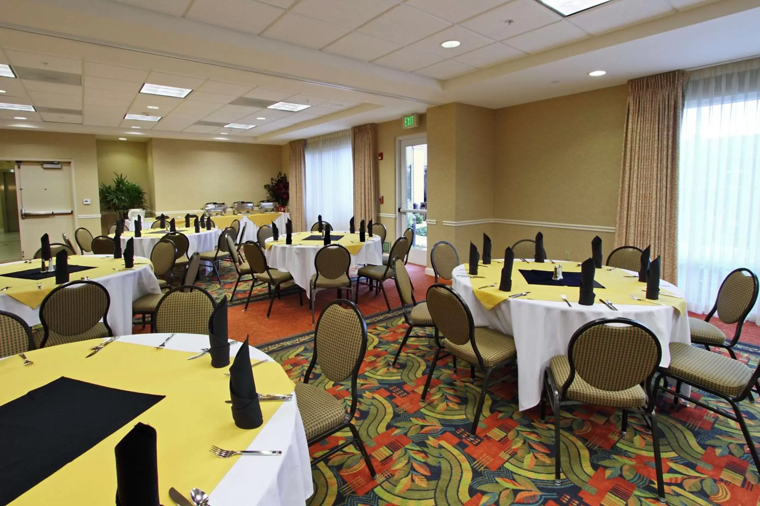 Meeting/conference room, Restaurant/Places to Eat in Hilton Garden Inn Oxnard/Camarillo