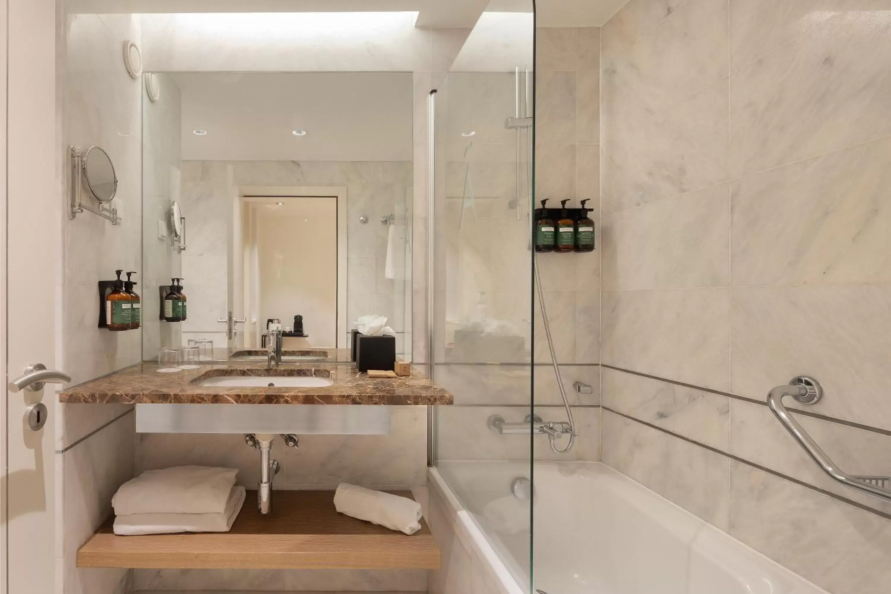 Bath, Bathroom in Crowne Plaza - Caparica Lisbon