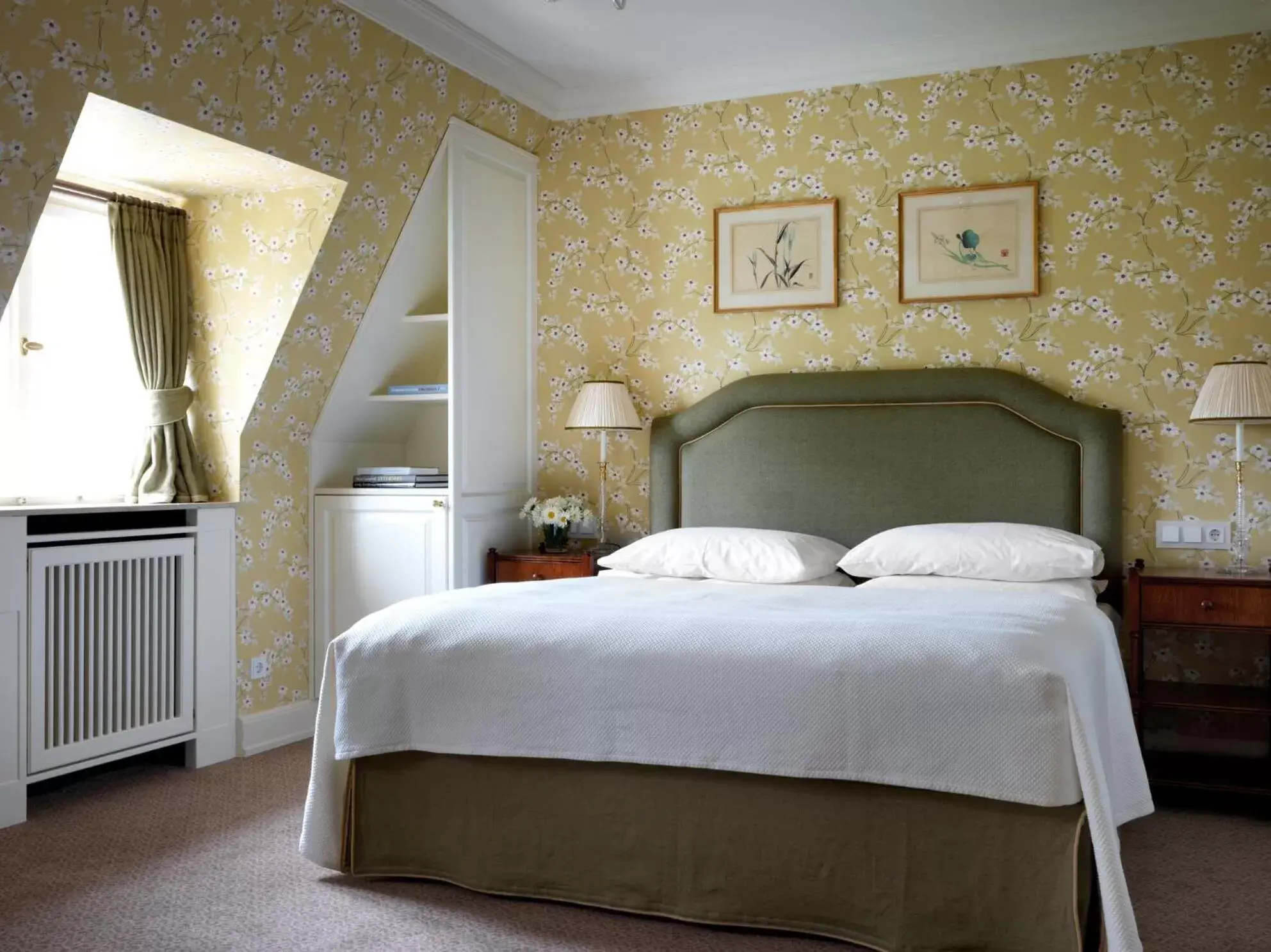Bedroom, Bed in Schlosshotel Kronberg - Hotel Frankfurt
