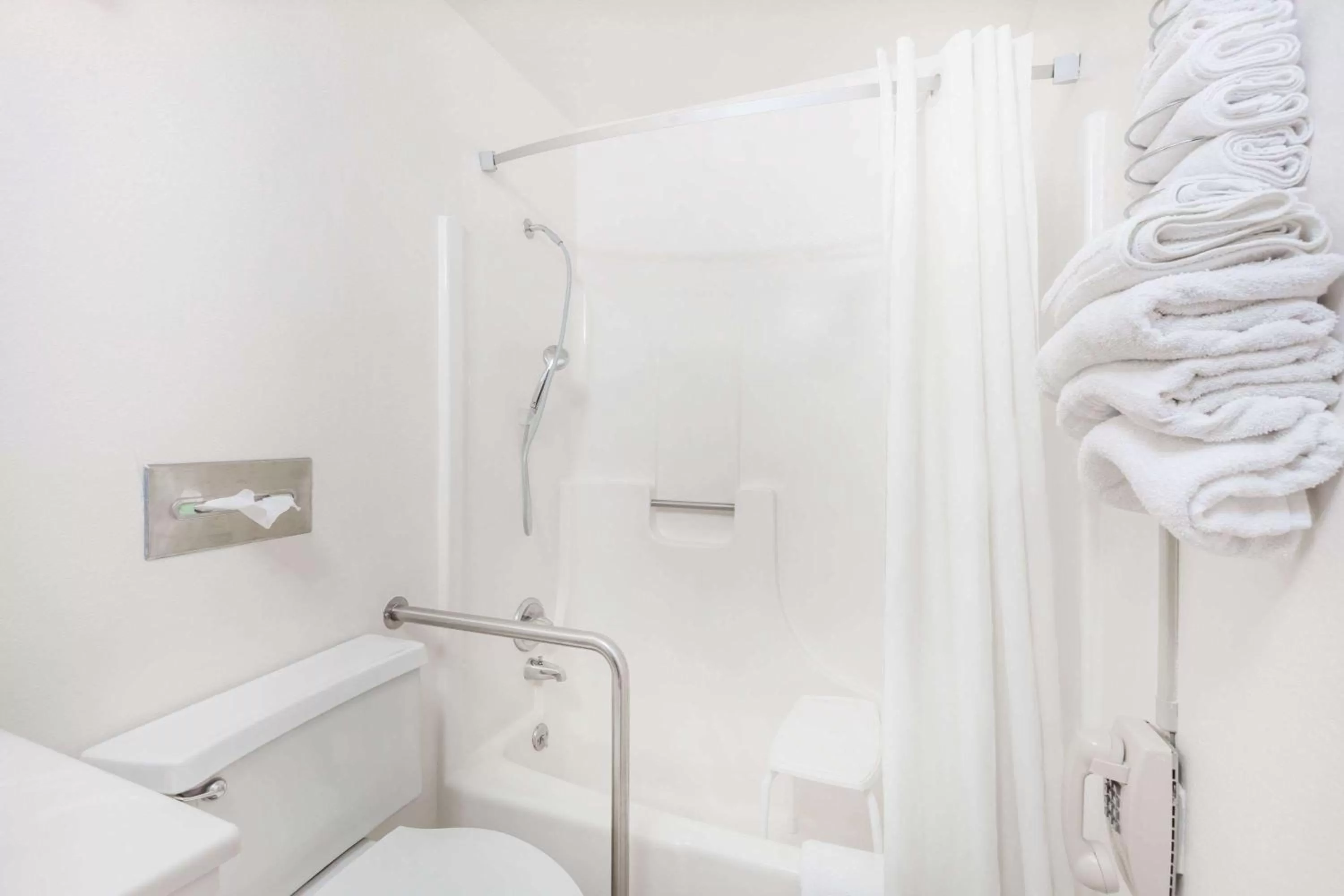 Bathroom in Ainsworth Inn