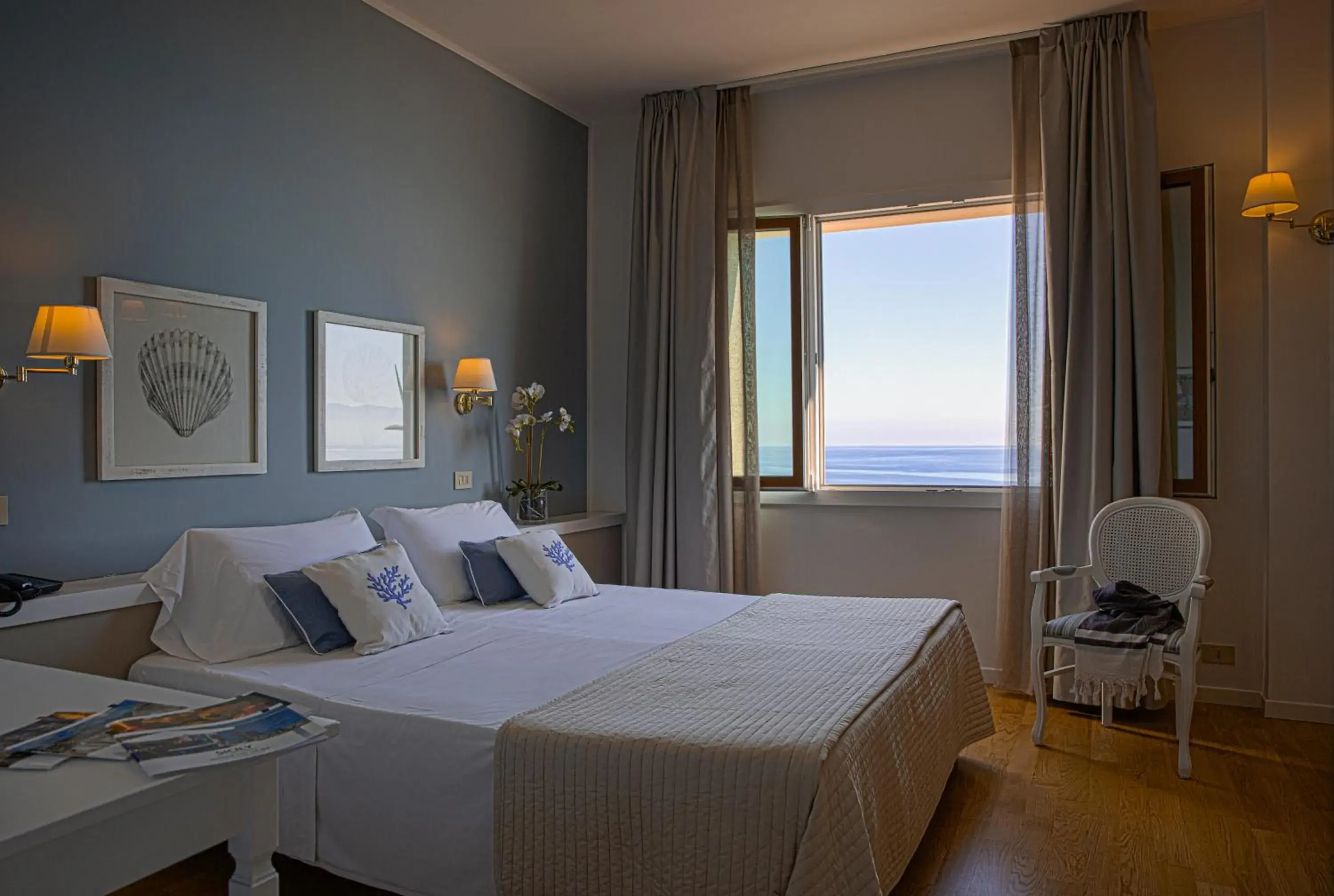 Sea view, Bed in Hotel Punta Nord Est