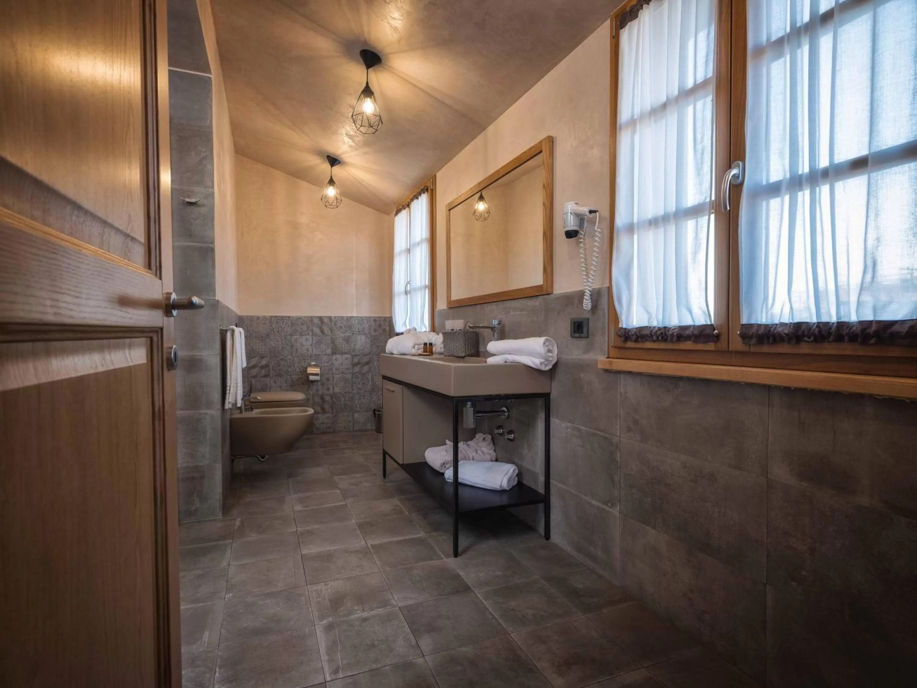 Shower in Tramas Hotel & Spa