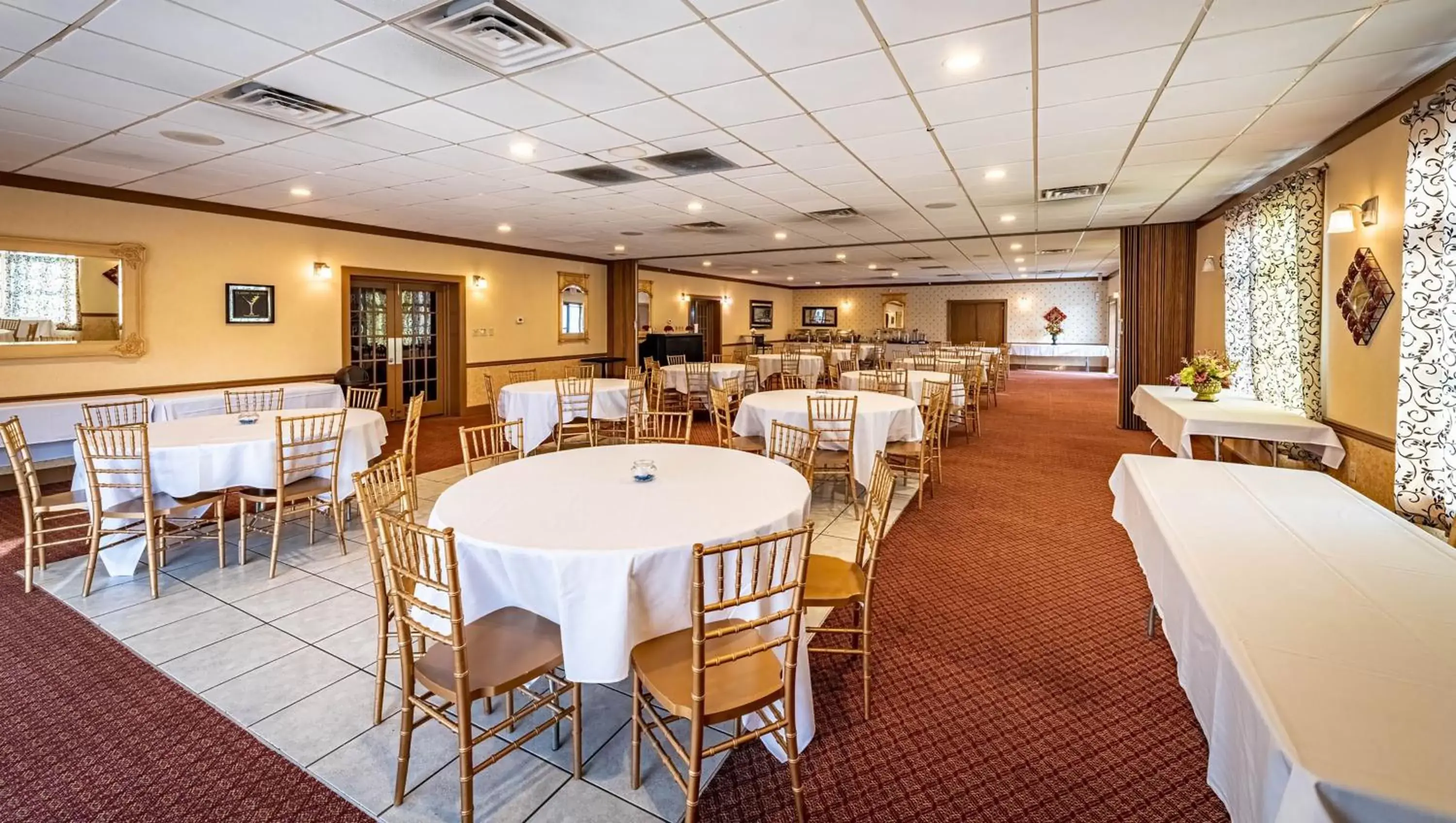 Meeting/conference room, Restaurant/Places to Eat in Magnuson Grand Harrisburg