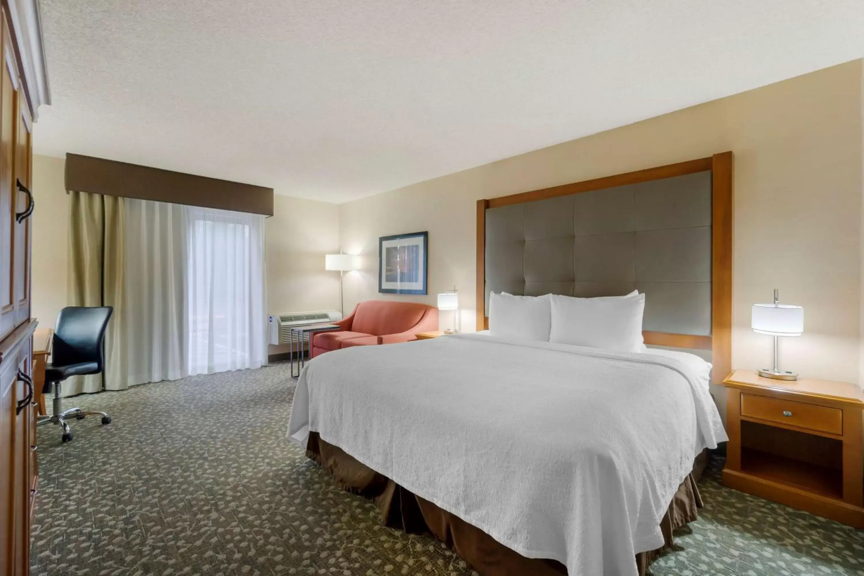 Bedroom, Bed in Best Western Plus Oak Harbor Hotel and Conference Center